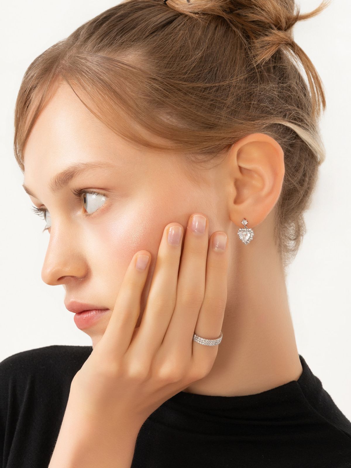 가이거주얼리(GEIGERJEWELRY) 18K GF 에스텔 하트 드롭 귀걸이 GI8KPEE093
