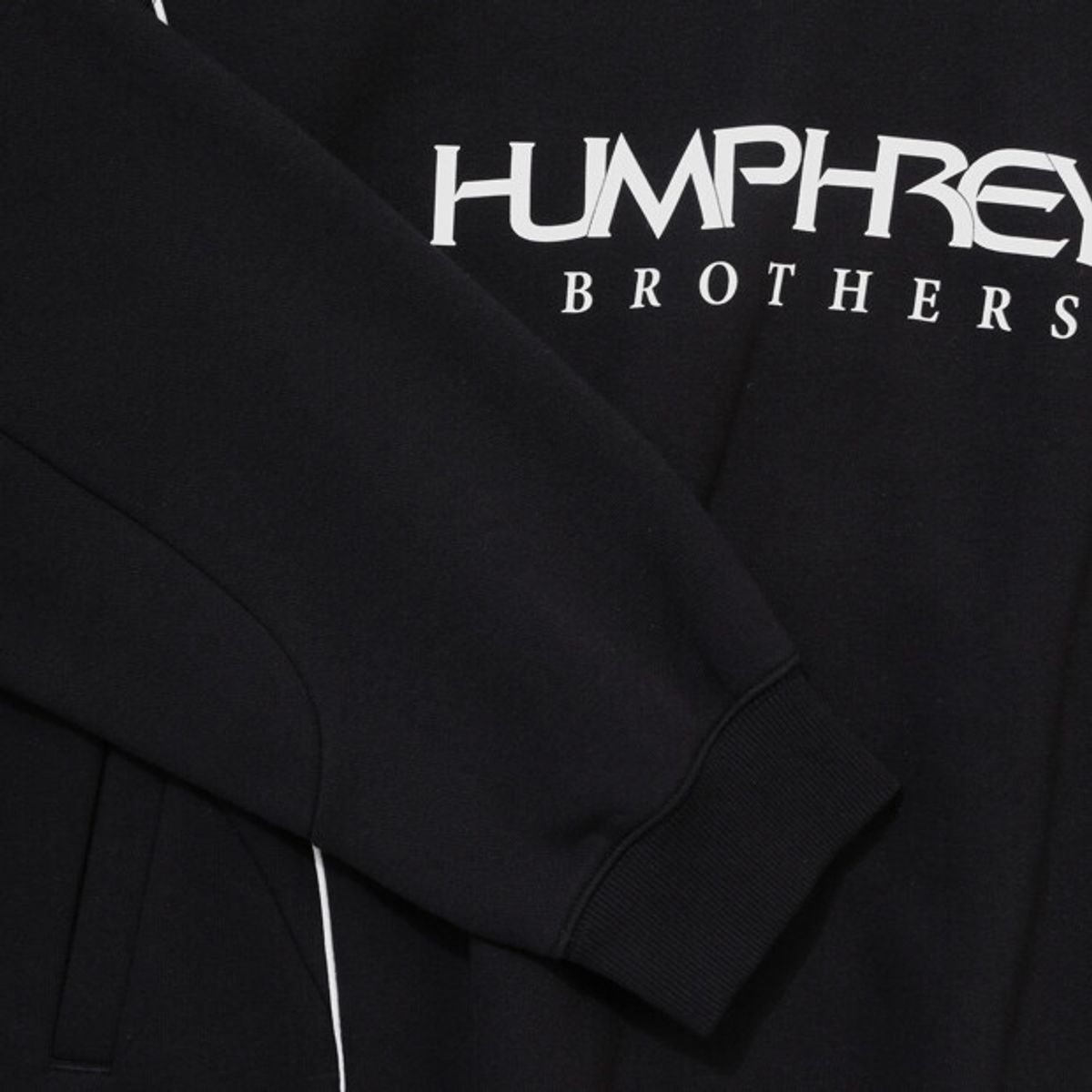 엄브로(UMBRO) HBL 네오 브릿 파이핑 기모 후드 티셔츠 블랙 UR321CHD94