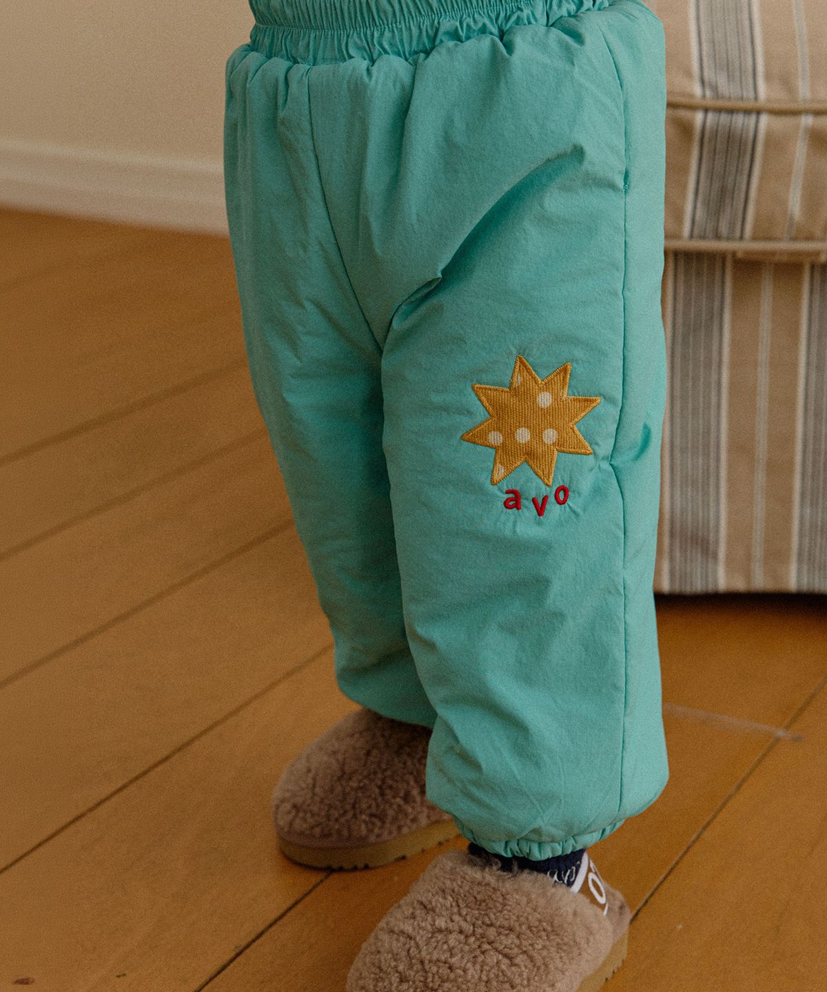 아보(AVO) PADDING PATCH PANTS_MINT