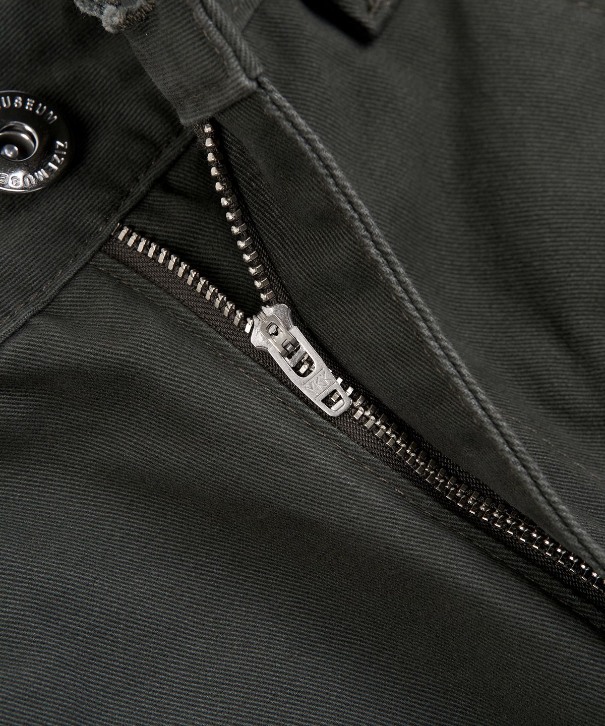 지제뮤지엄(ZIZEMUSEUM) VINTAGE SEMI-WIDE COTTON PANTS (KHAKI GRAY)