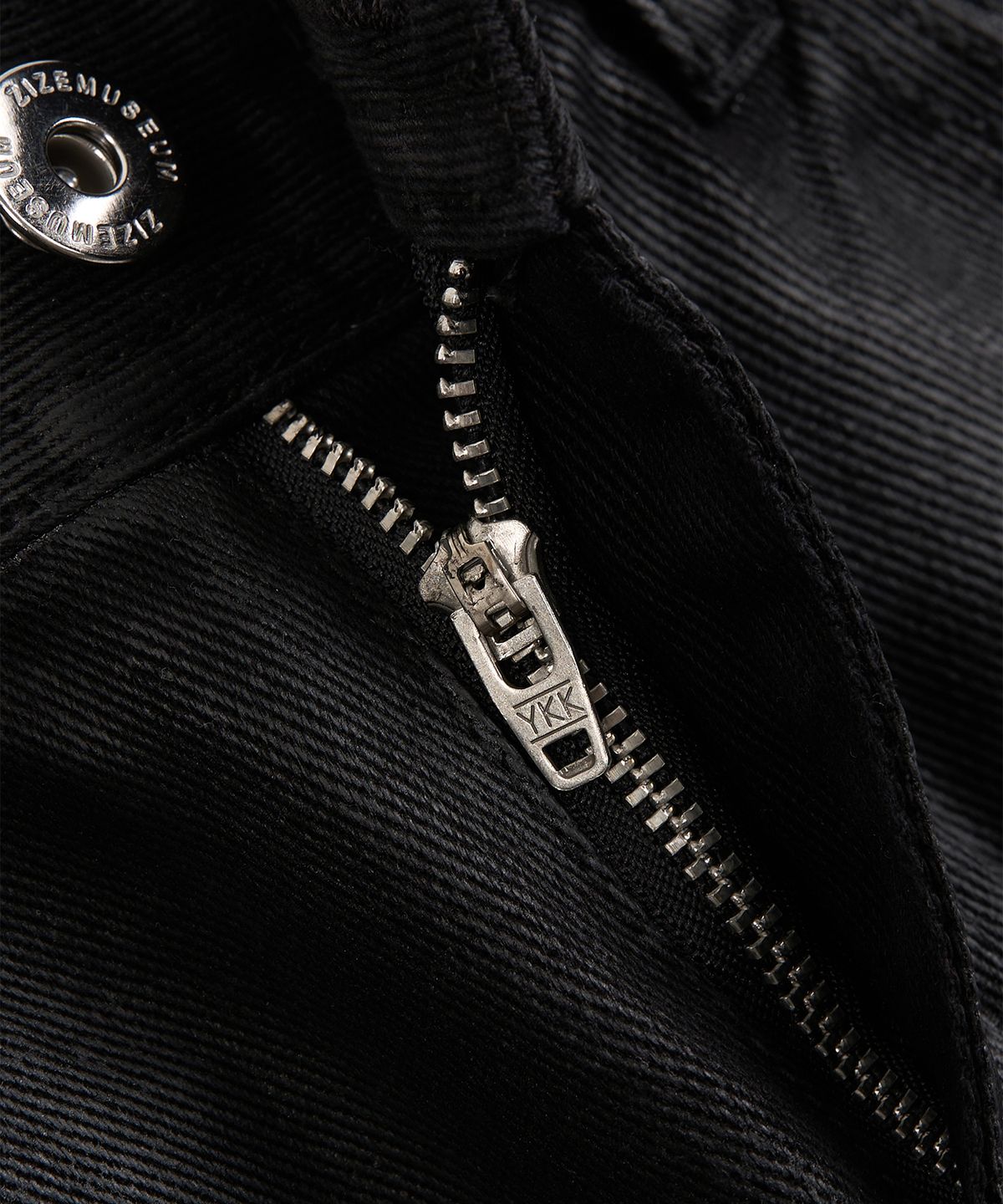 지제뮤지엄(ZIZEMUSEUM) EMBOSSED COATING BOOTCUT PANTS (BLACK)