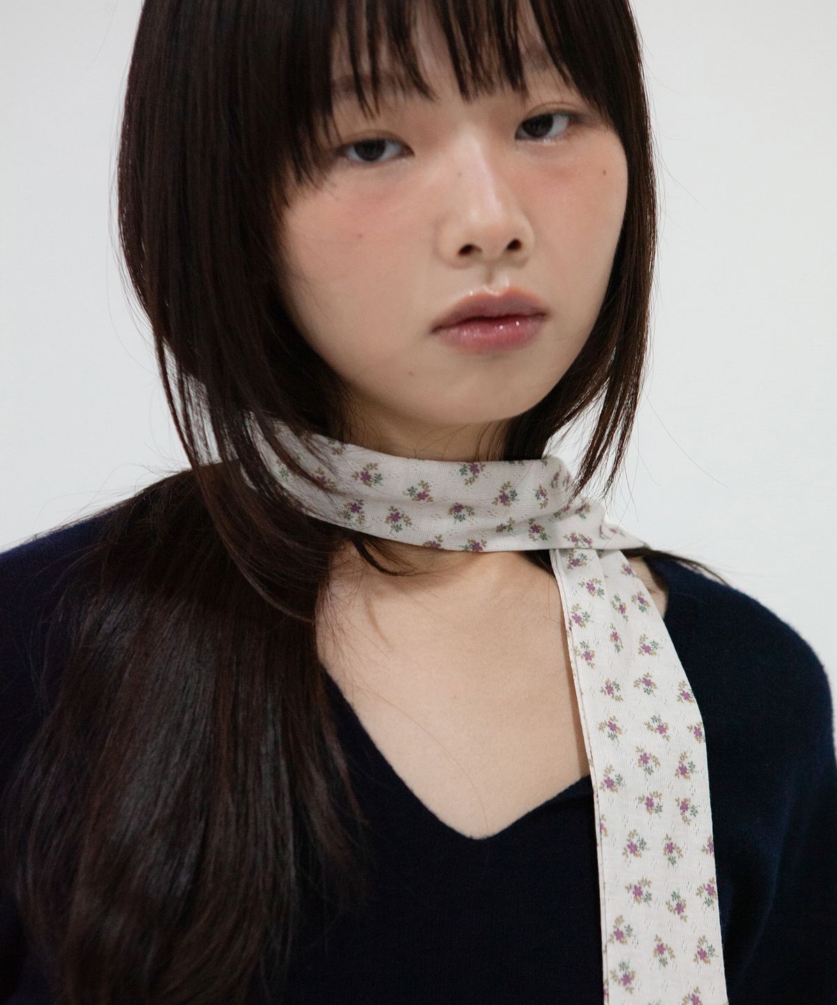 지지(GEEGEE) flower pointel long scarf - beige