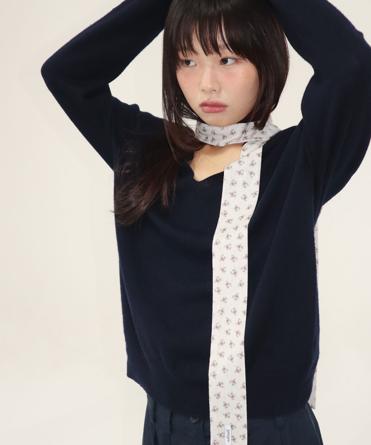 지지(GEEGEE) flower pointel long scarf - beige
