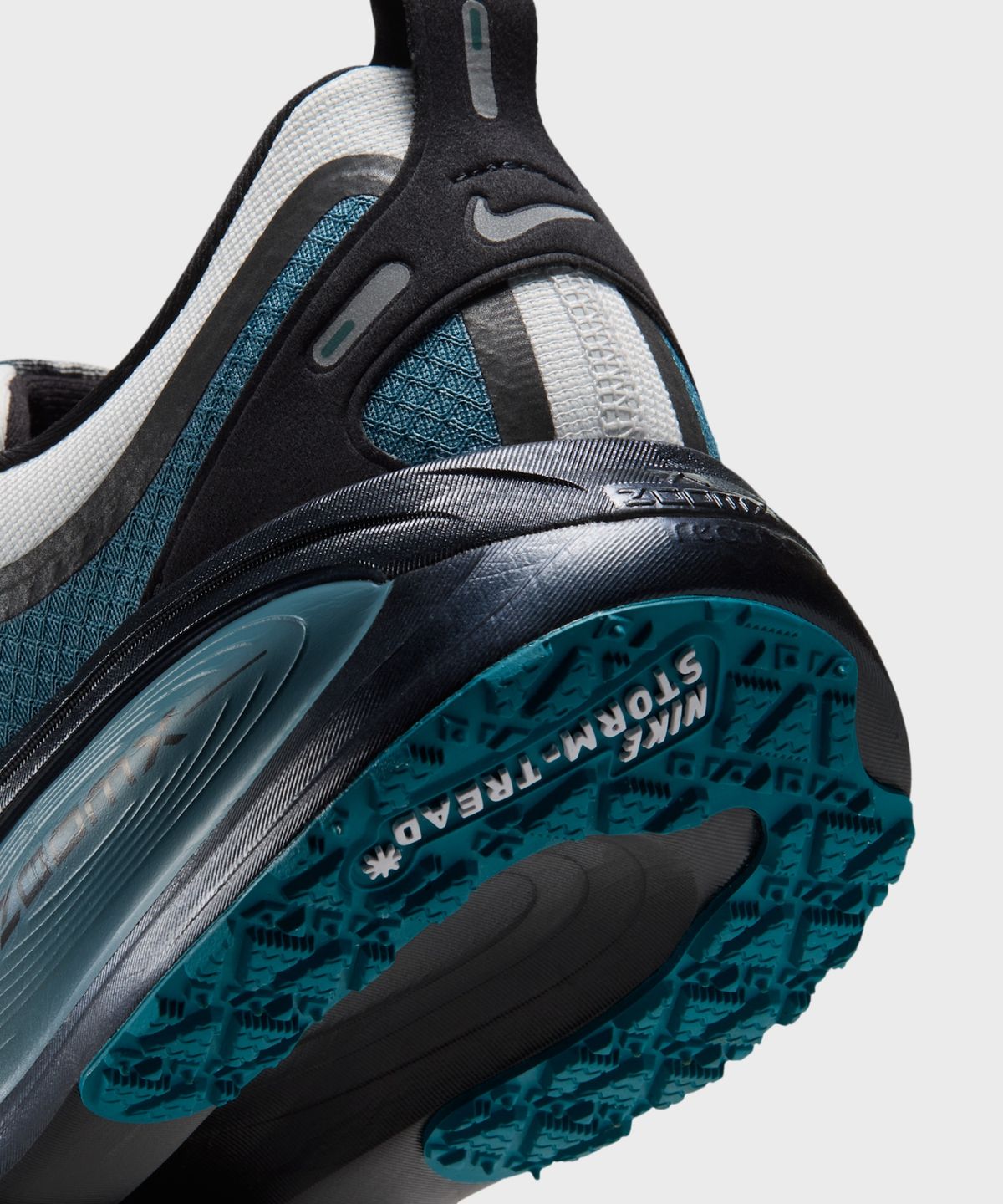 나이키(NIKE) 보메로 18 GORE-TEX M - 오프 화이트:스모키 블루:브라이트 스프루스:블랙 / IQ0456-100