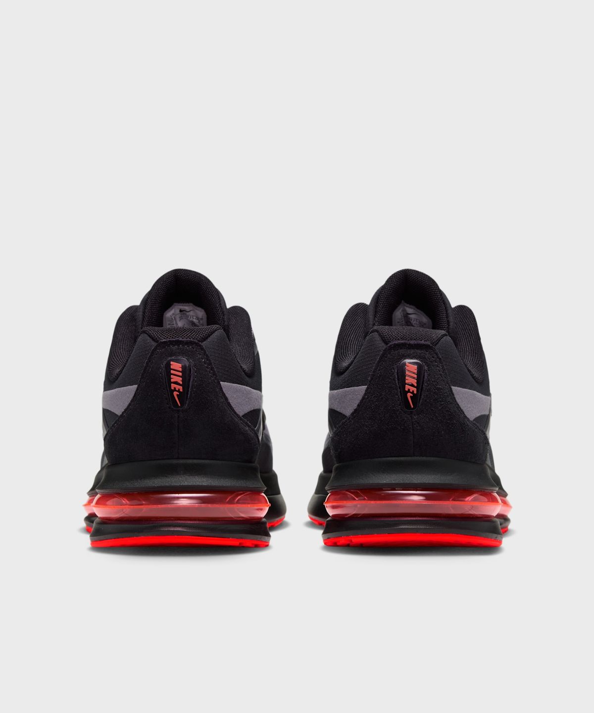 나이키(NIKE) 에어 맥스 메트로 M - 블랙:메탈릭 다크 그레이:브라이트 크림슨:블랙 / IW4935-004