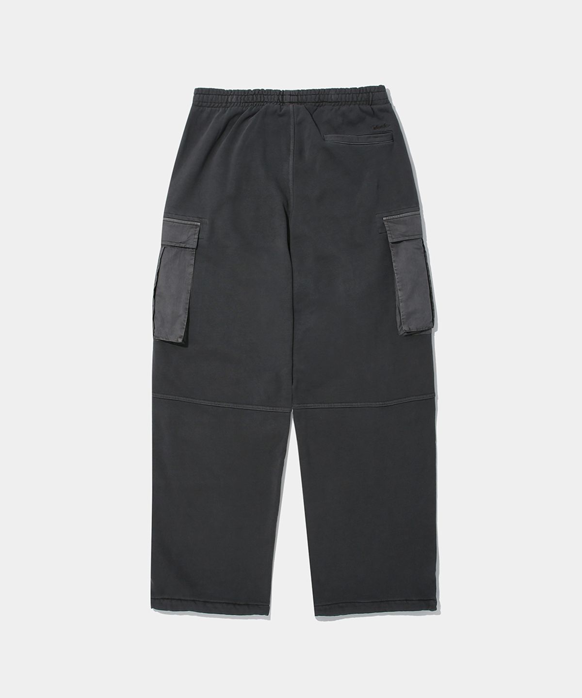 컬럼비아 유니버시티(COLUMBIA UNIVERSITY) UTILITY POCKET DYED FLEECE WIDE SWEATPANTS_CHARCOAL