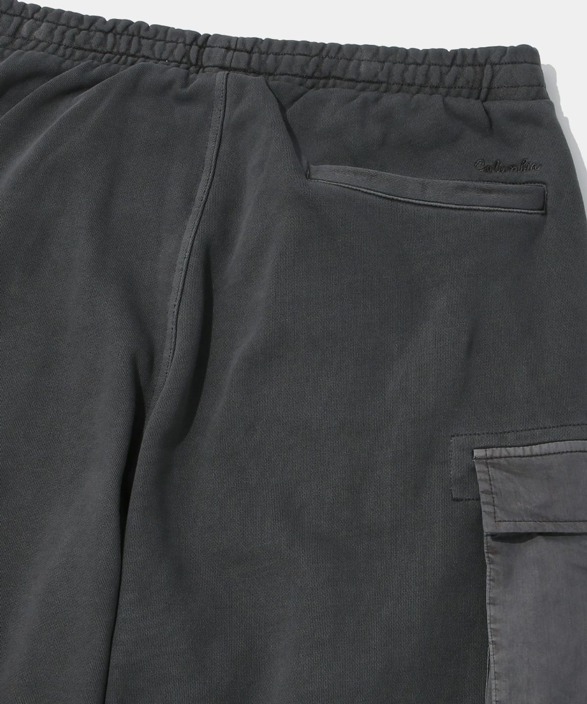 컬럼비아 유니버시티(COLUMBIA UNIVERSITY) UTILITY POCKET DYED FLEECE WIDE SWEATPANTS_CHARCOAL
