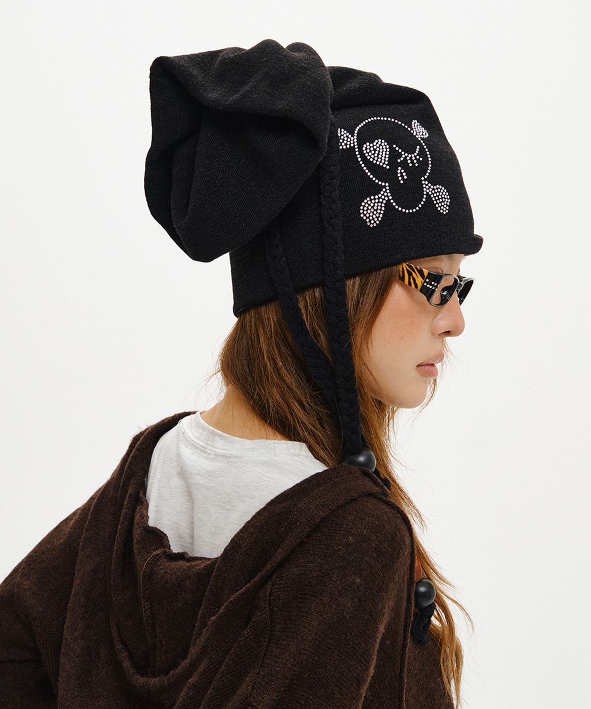 소르비(SORBEE) SKULL STRING LONG BEANIE / BLACK