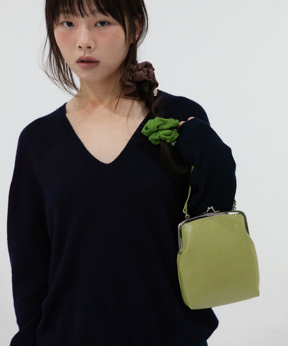 지지(GEEGEE) frame mini bag - match green