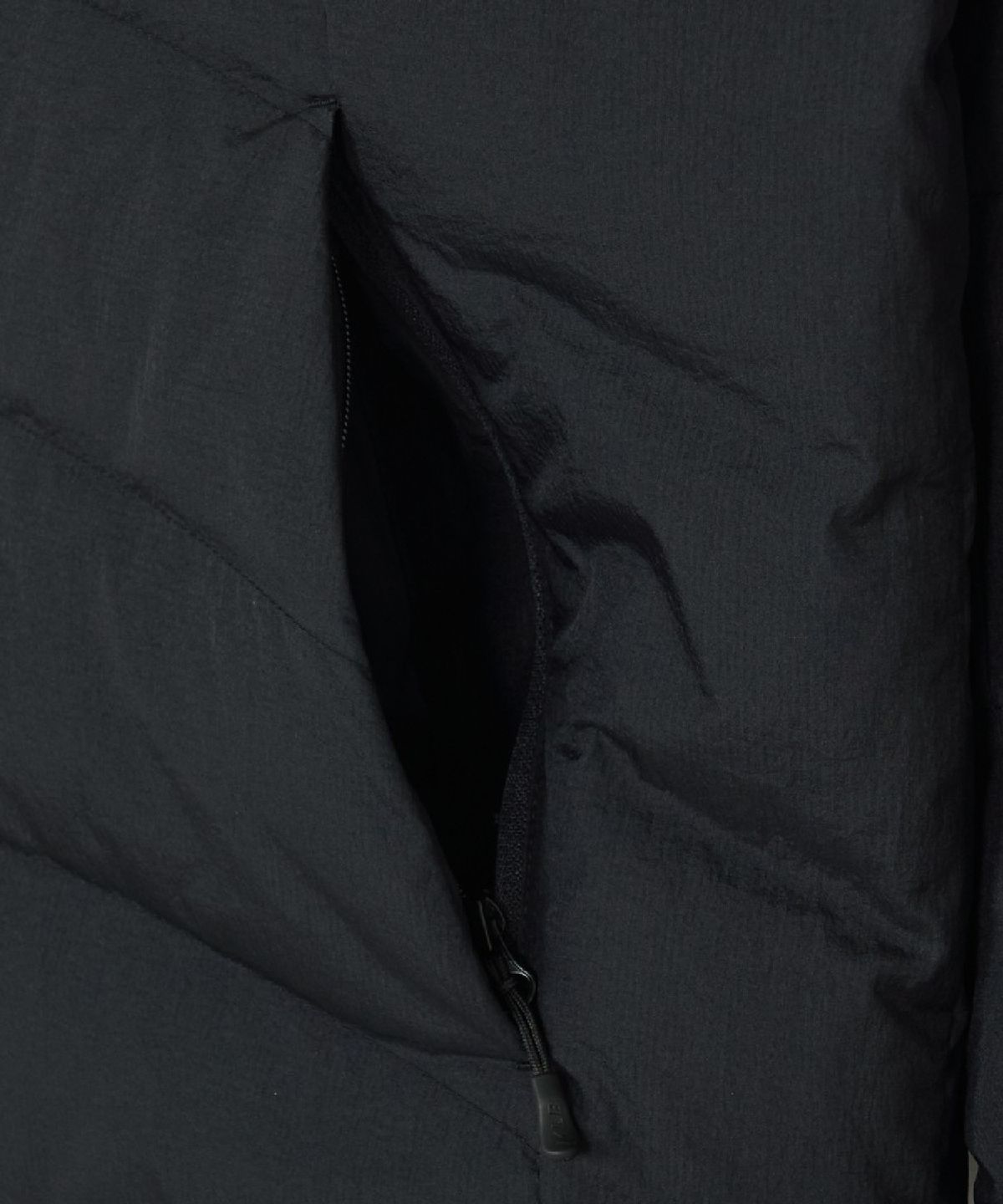엠엘비(MLB) 고프코어 후드 패커블 경량 커브패딩 NY (Black)