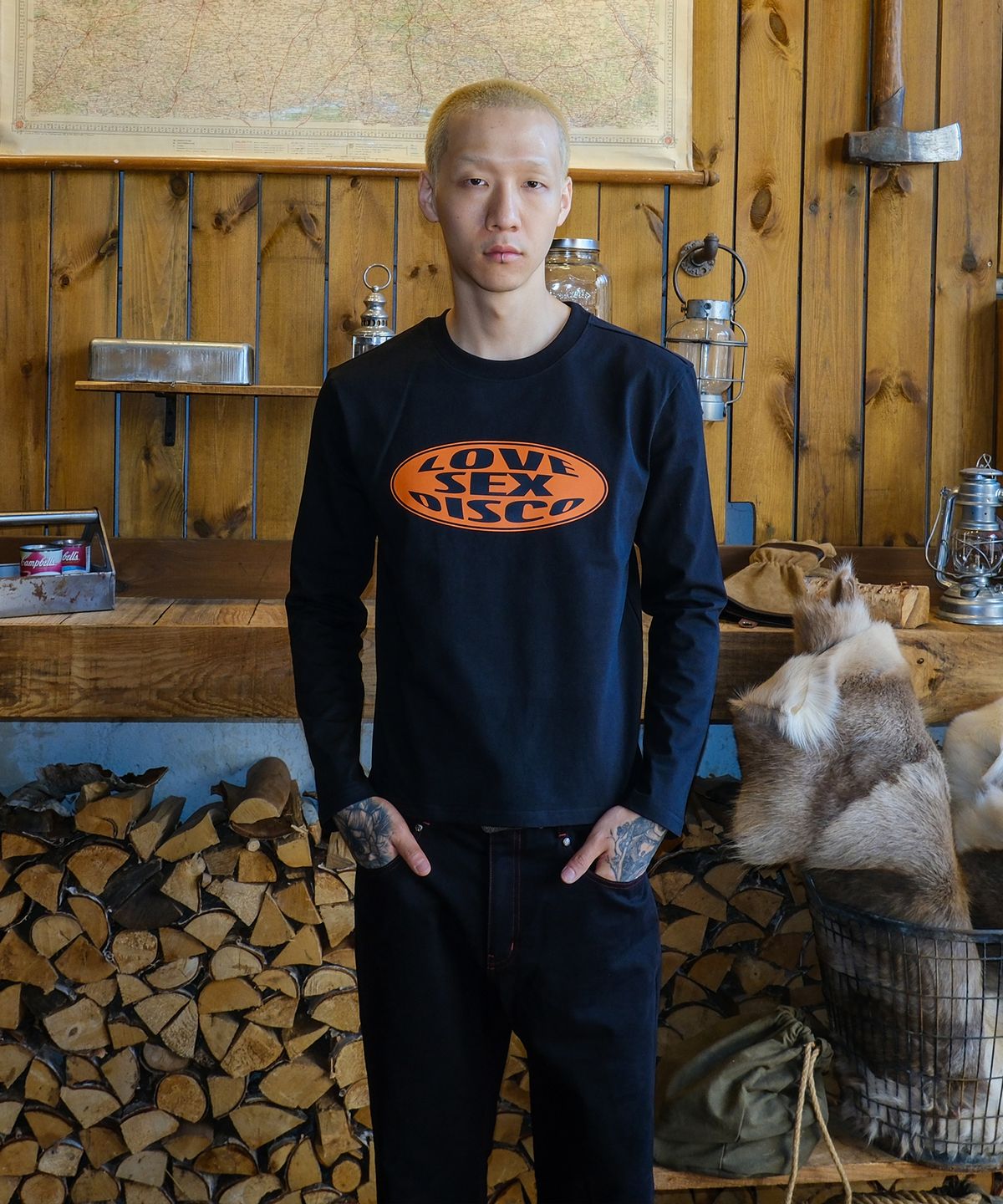 셔츠마이립스(SHIRTMYLIPS) 러브 사랑 디스코 락스타 크롭 롱슬리브 (블랙/오렌지)