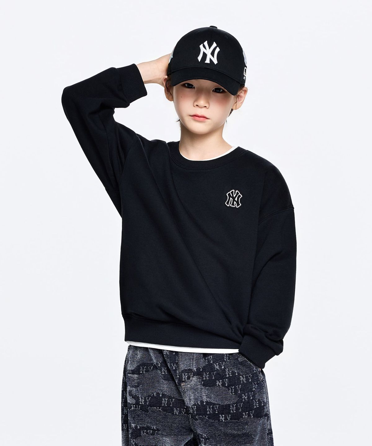 엠엘비 키즈(MLB KIDS) 스포티브 베이직 스몰로고 기모 맨투맨 NY (Black)