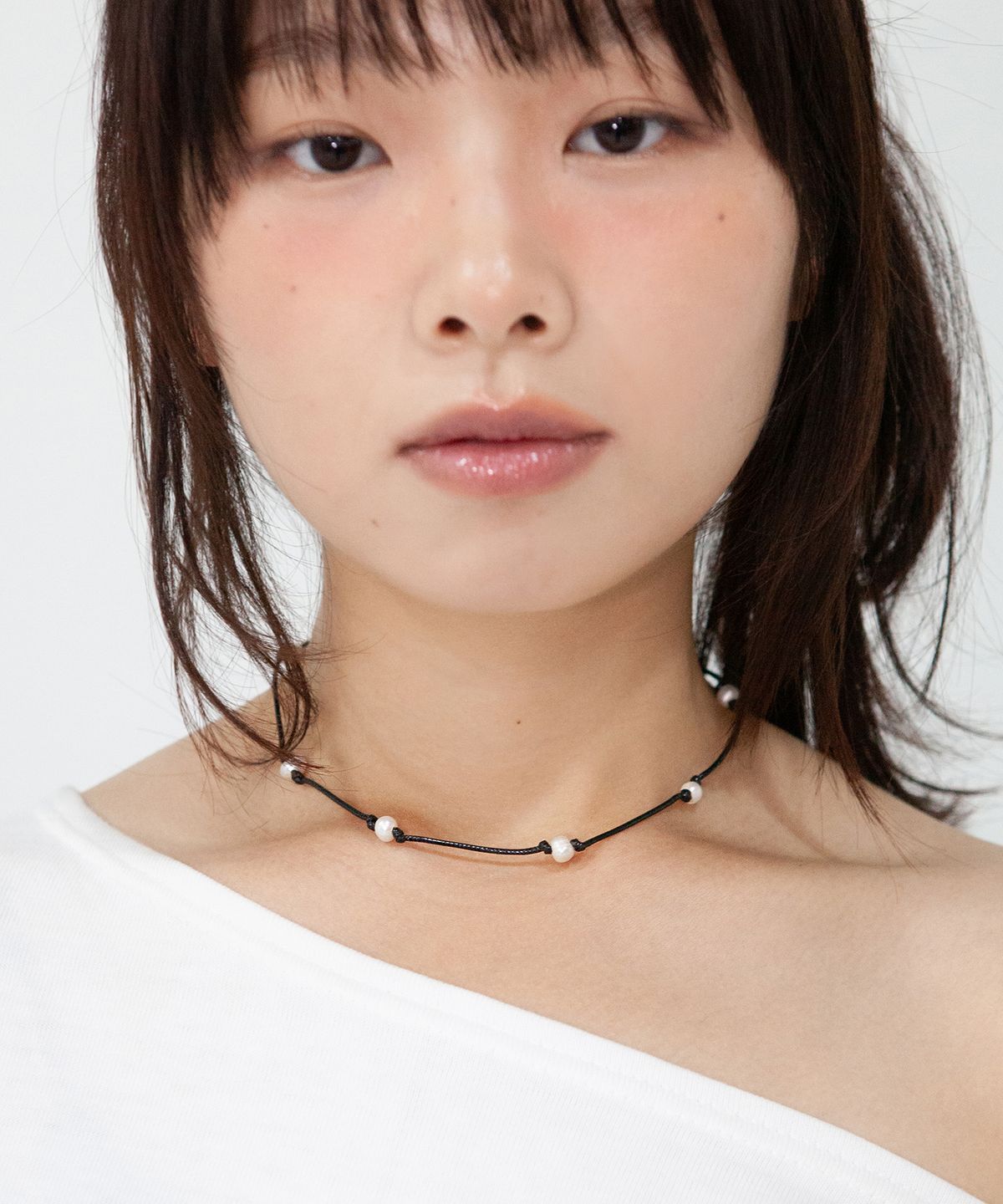 지지(GEEGEE) water pearl string necklcae - black