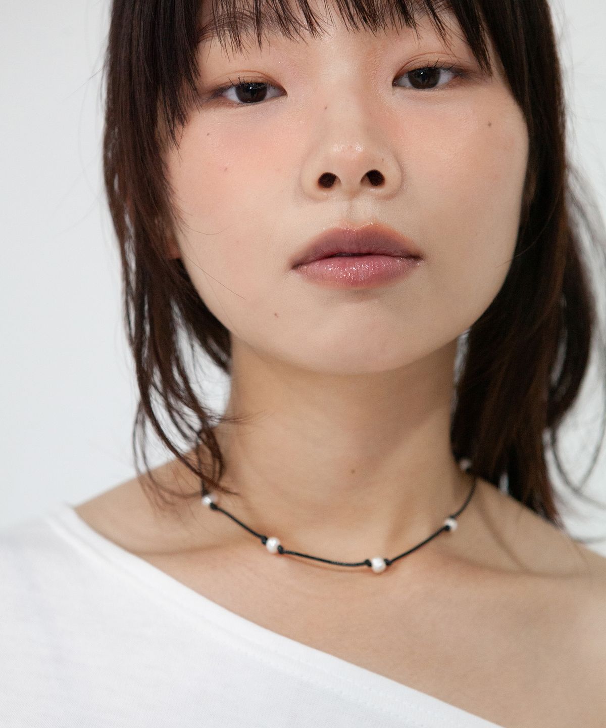 지지(GEEGEE) water pearl string necklcae - black