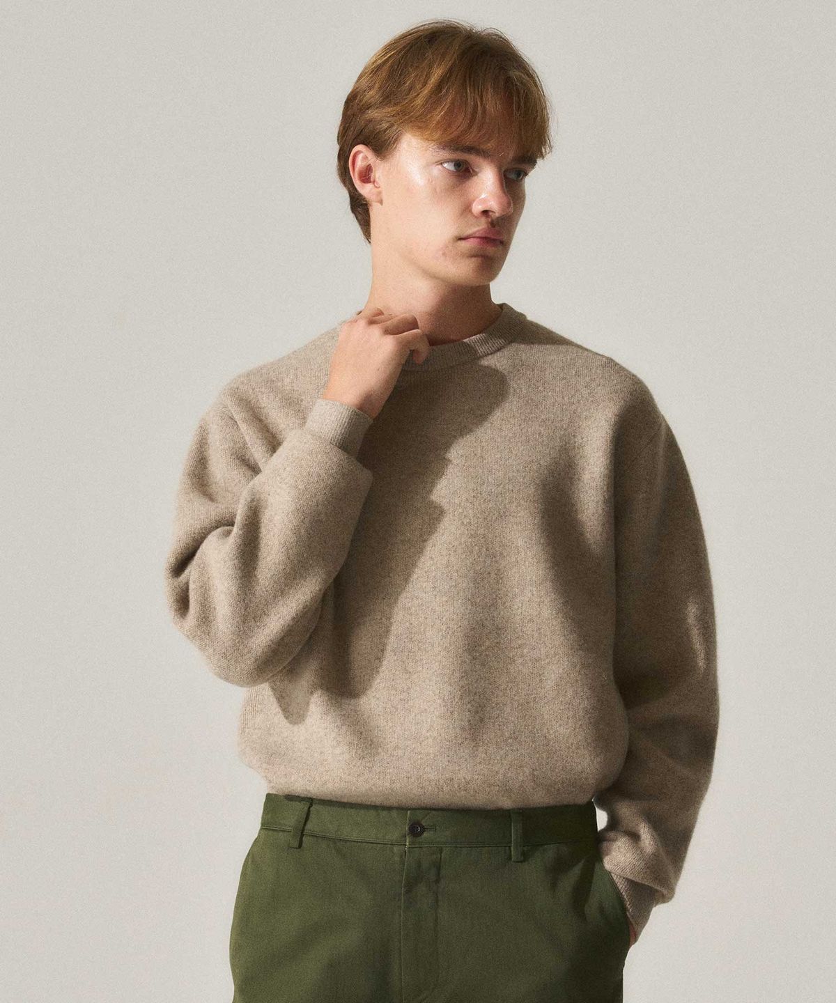 라이즈앤빌로우(RISE&BELOW) HEAVY DUTY 질롱울 크루넥 스웨터 BEIGE