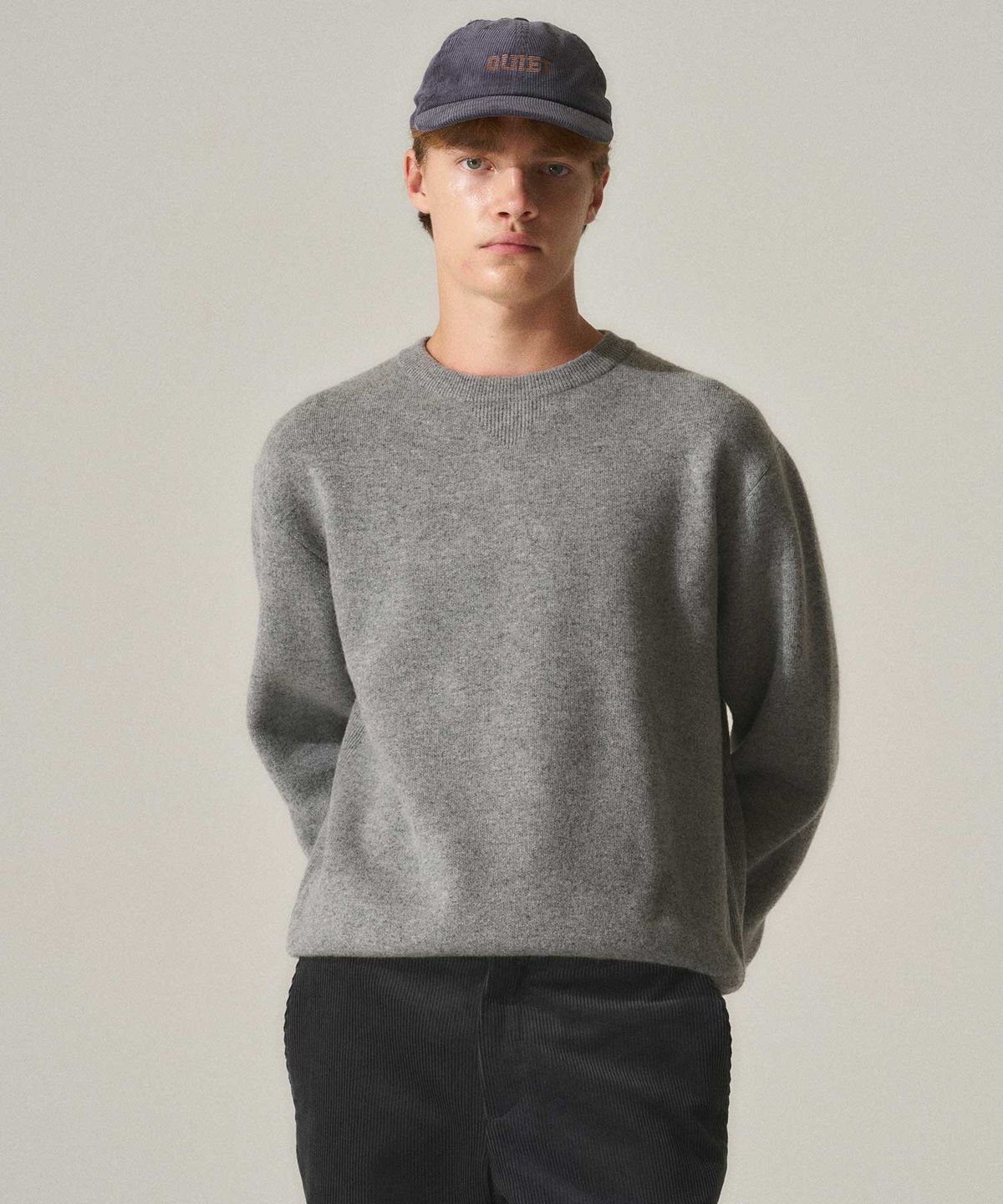 라이즈앤빌로우(RISE&BELOW) HEAVY DUTY 질롱울 크루넥 스웨터 GREY