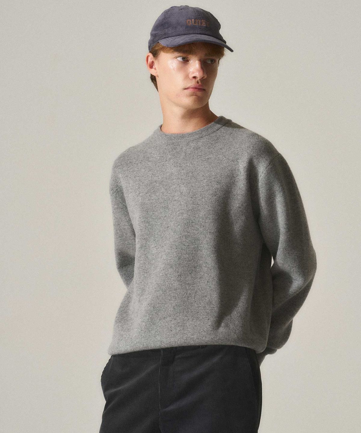 라이즈앤빌로우(RISE&BELOW) HEAVY DUTY 질롱울 크루넥 스웨터 GREY