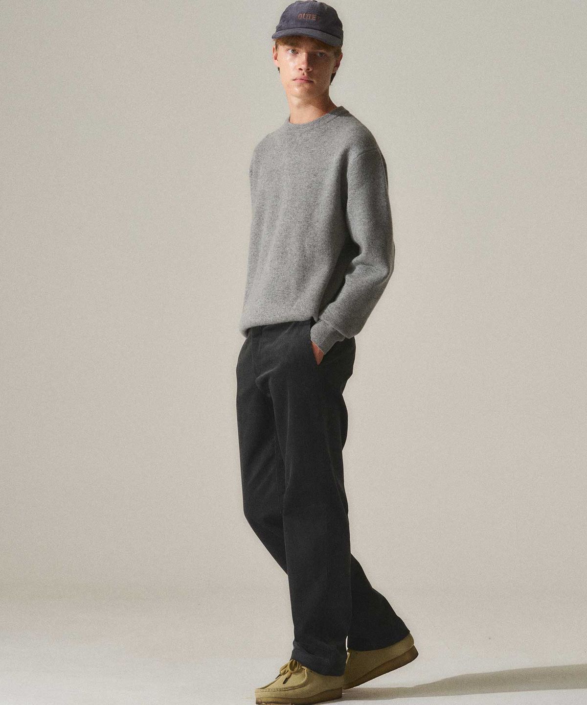 라이즈앤빌로우(RISE&BELOW) HEAVY DUTY 질롱울 크루넥 스웨터 GREY