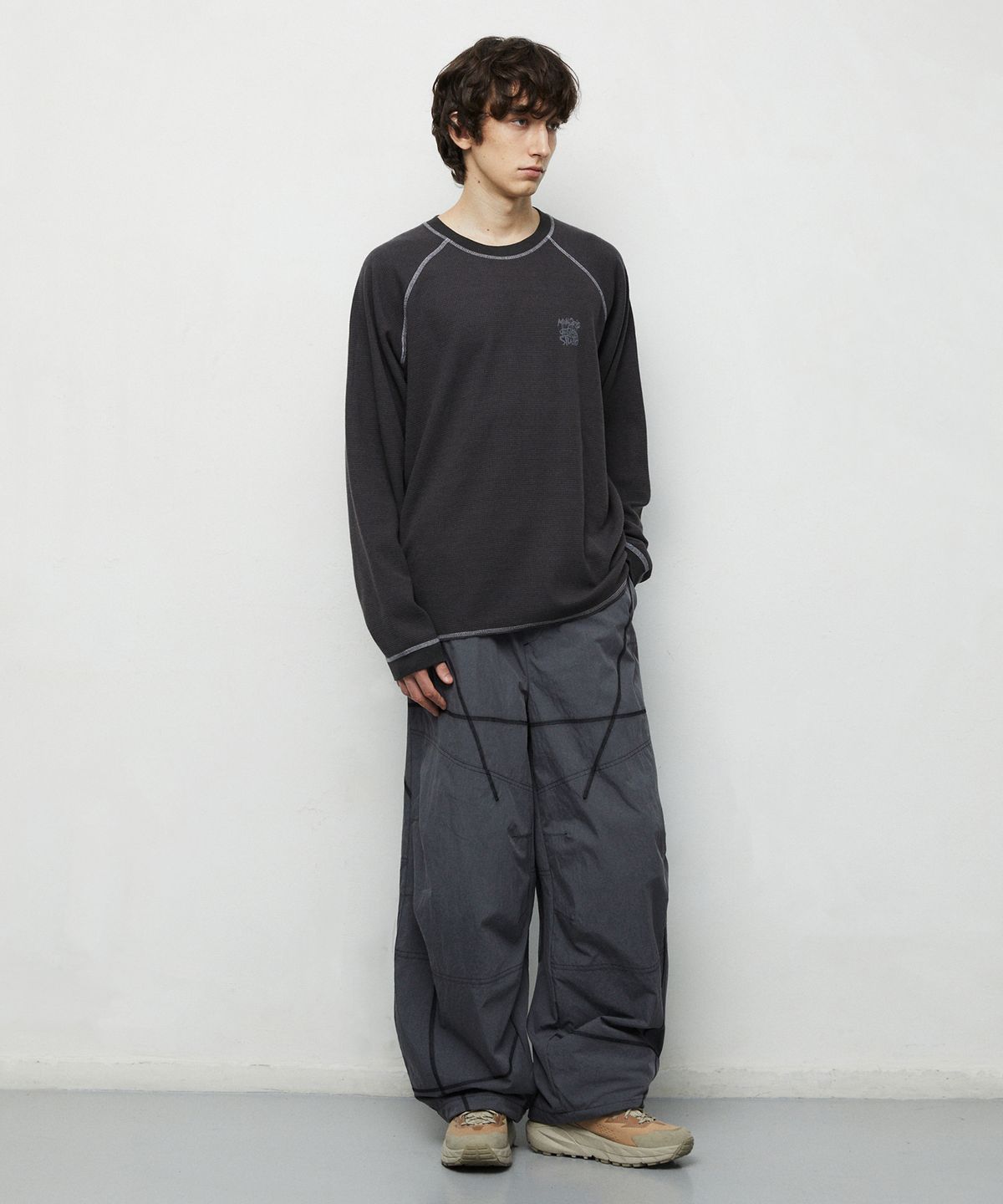 마하그리드(MAHAGRID) BASIC LOGO SS COTTON PANT[CHARCOAL]