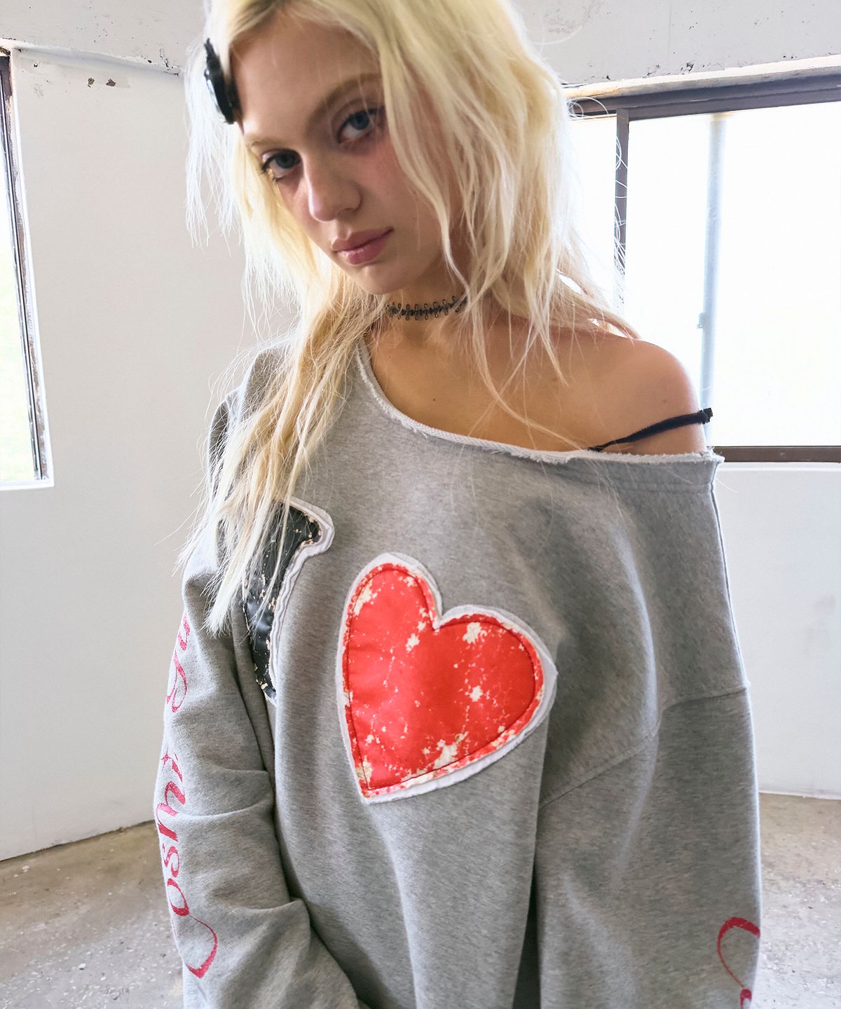 하이타이드 프랭키(HIGHTIDEFRANKIE) Love Cosmic Girl Off Shoulder Sweatshirt Melange Grey