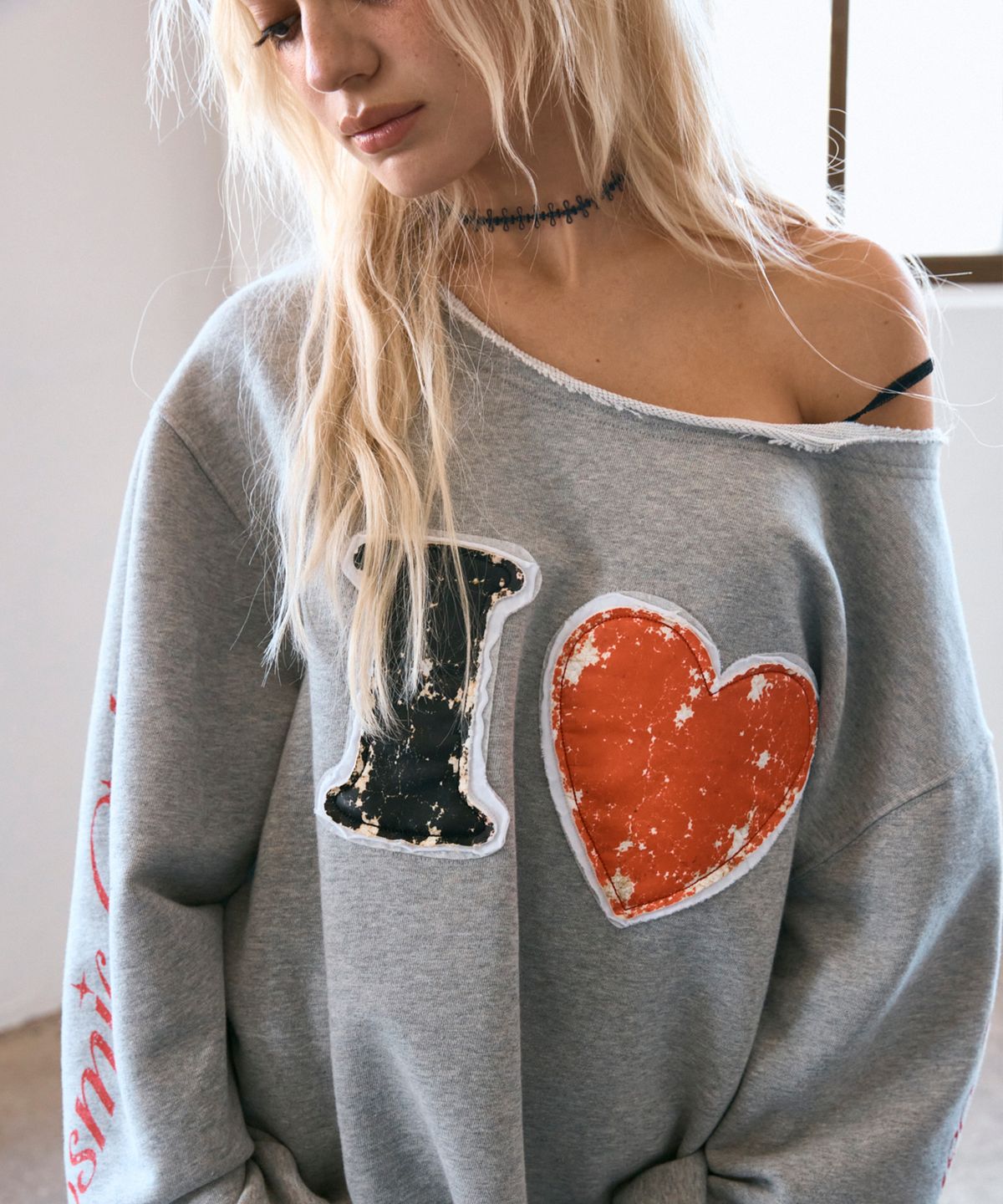 하이타이드 프랭키(HIGHTIDEFRANKIE) Love Cosmic Girl Off Shoulder Sweatshirt Melange Grey