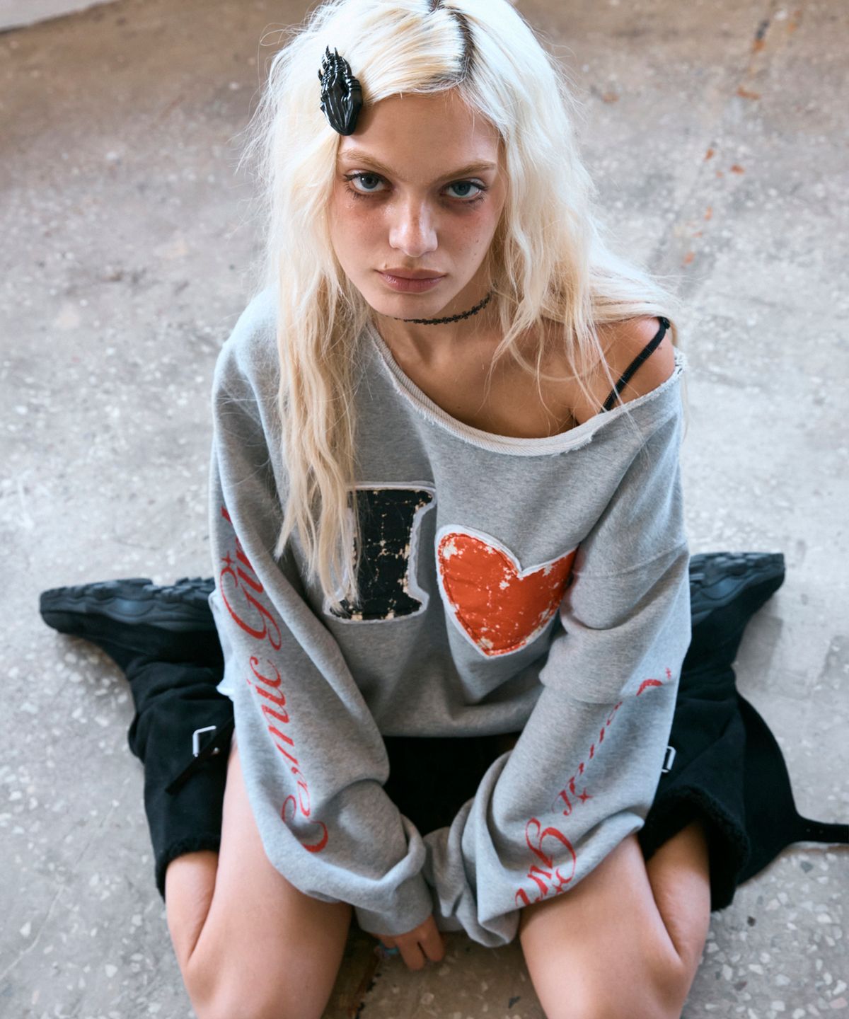 하이타이드 프랭키(HIGHTIDEFRANKIE) Love Cosmic Girl Off Shoulder Sweatshirt Melange Grey