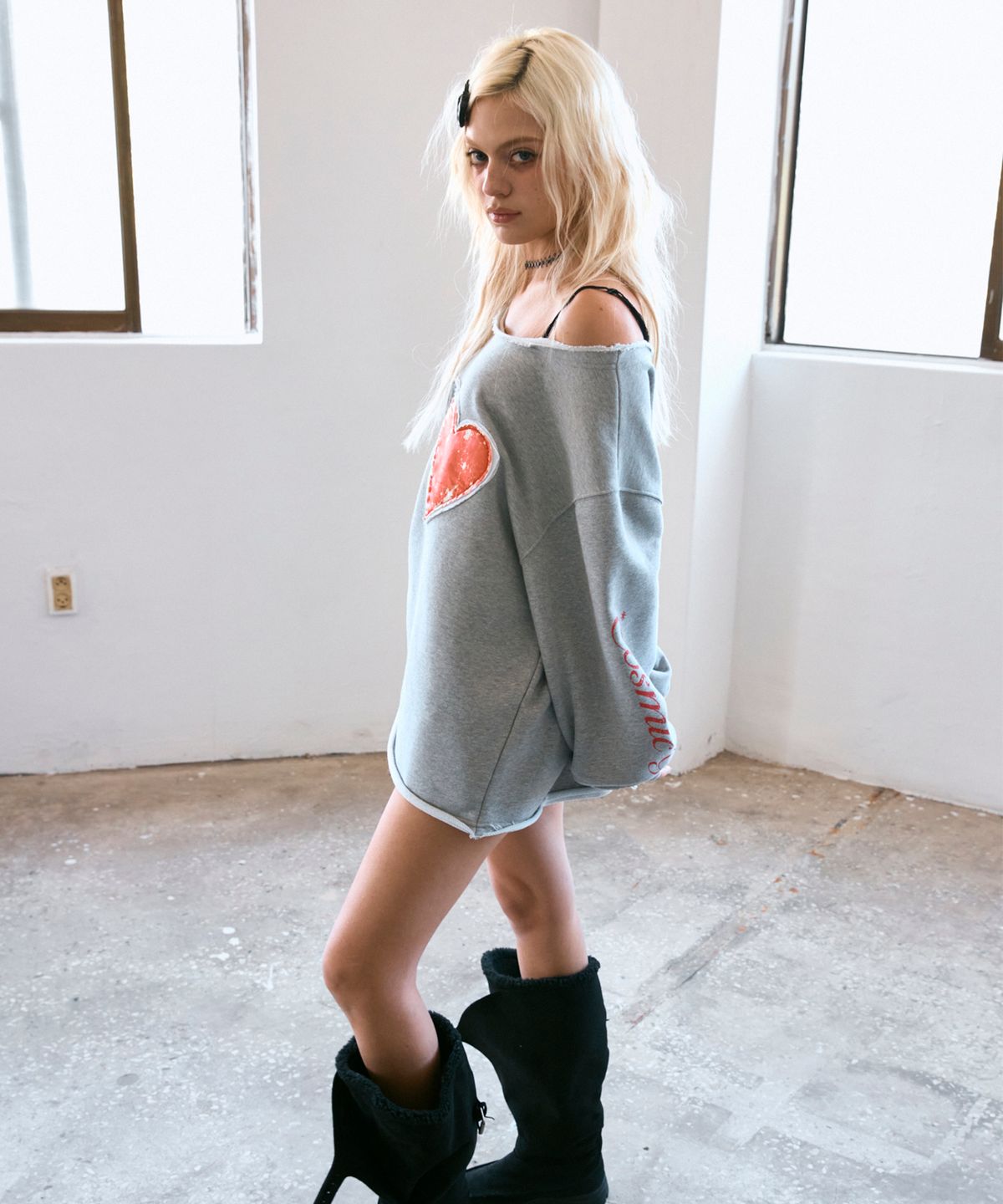 하이타이드 프랭키(HIGHTIDEFRANKIE) Love Cosmic Girl Off Shoulder Sweatshirt Melange Grey
