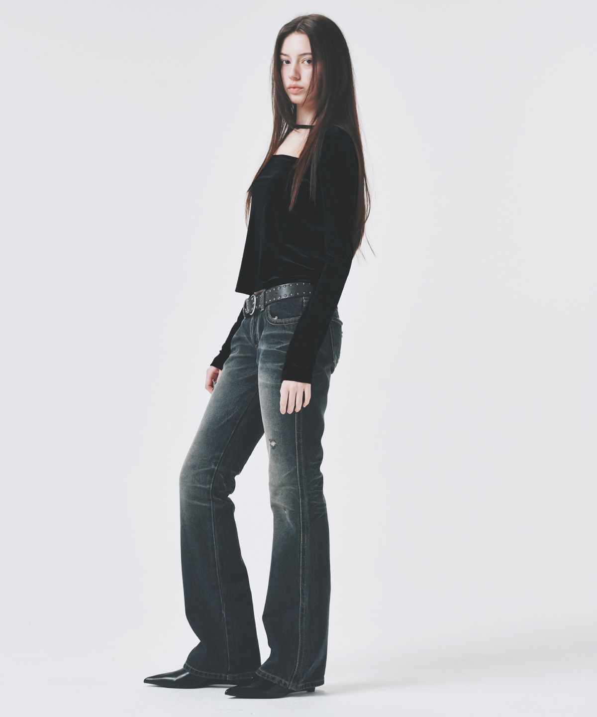 콜드블랭킷(COLD BLANKET) 컷아웃 초커 스퀘어넥 벨벳 탑 블랙