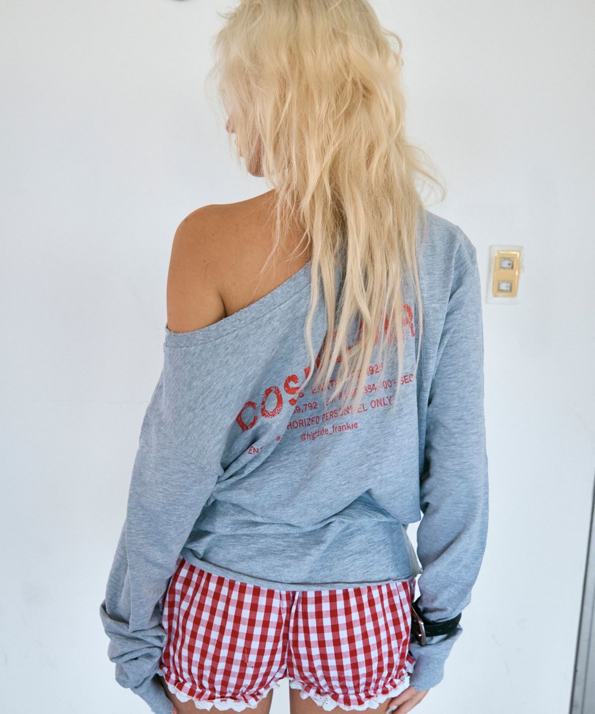 하이타이드 프랭키(HIGHTIDEFRANKIE) 0905 ESC Off-Shoulder Tee Gray