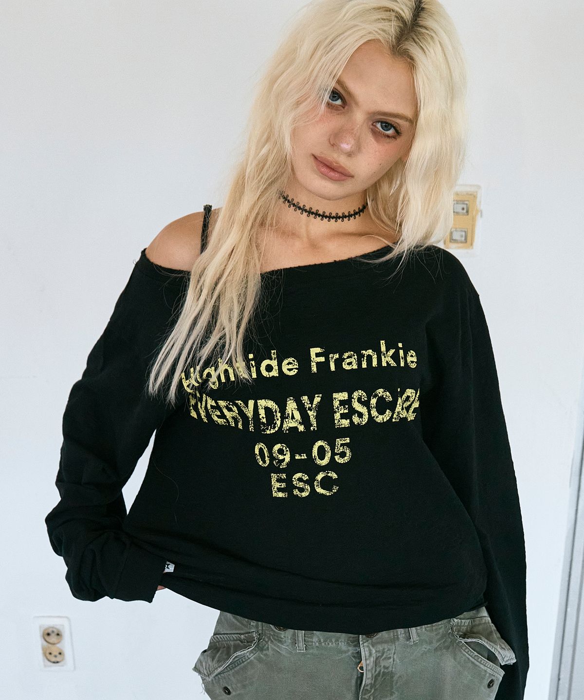하이타이드 프랭키(HIGHTIDEFRANKIE) 0905 ESC Off-Shoulder Tee Black