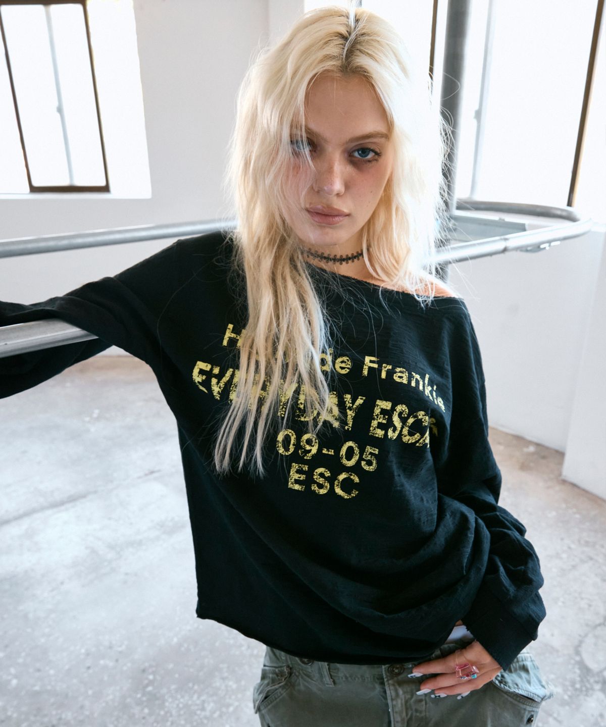 하이타이드 프랭키(HIGHTIDEFRANKIE) 0905 ESC Off-Shoulder Tee Black