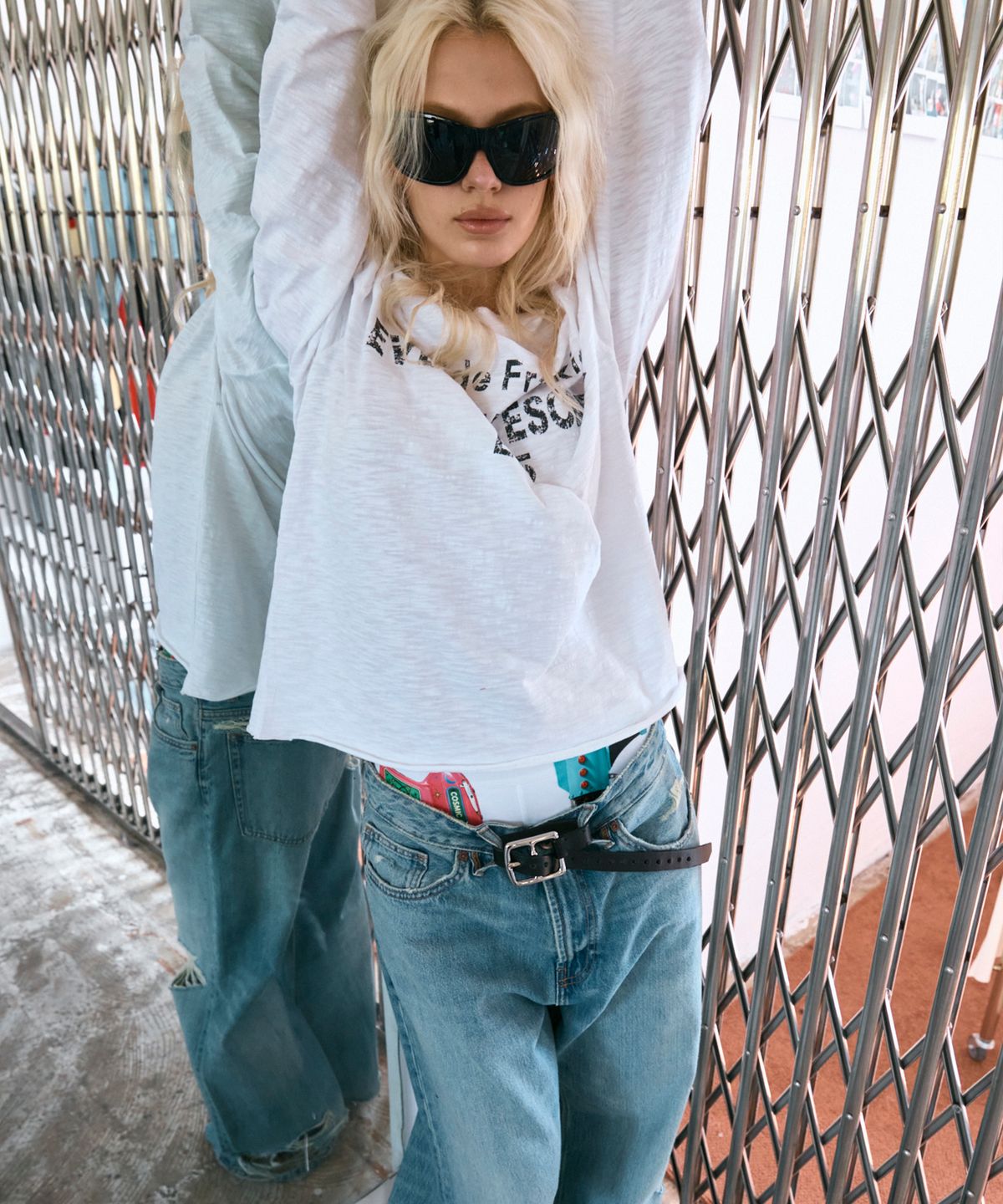 하이타이드 프랭키(HIGHTIDEFRANKIE) 0905 ESC Off-Shoulder Tee White
