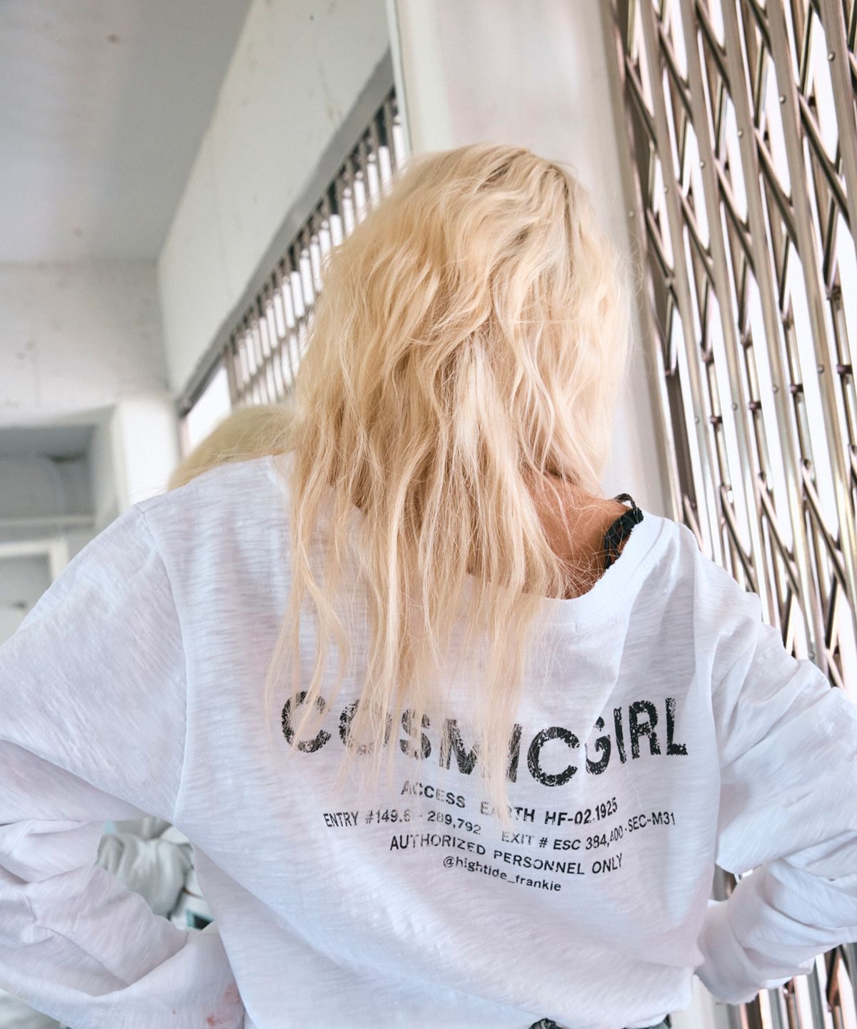 하이타이드 프랭키(HIGHTIDEFRANKIE) 0905 ESC Off-Shoulder Tee White