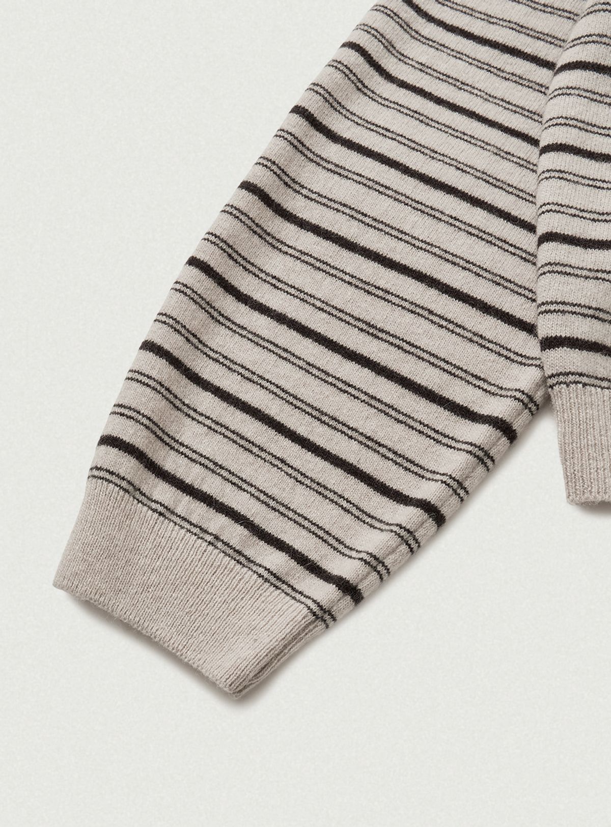 더바넷(THEBARNNET) Larry Stripe Henley Knit Top_Beige
