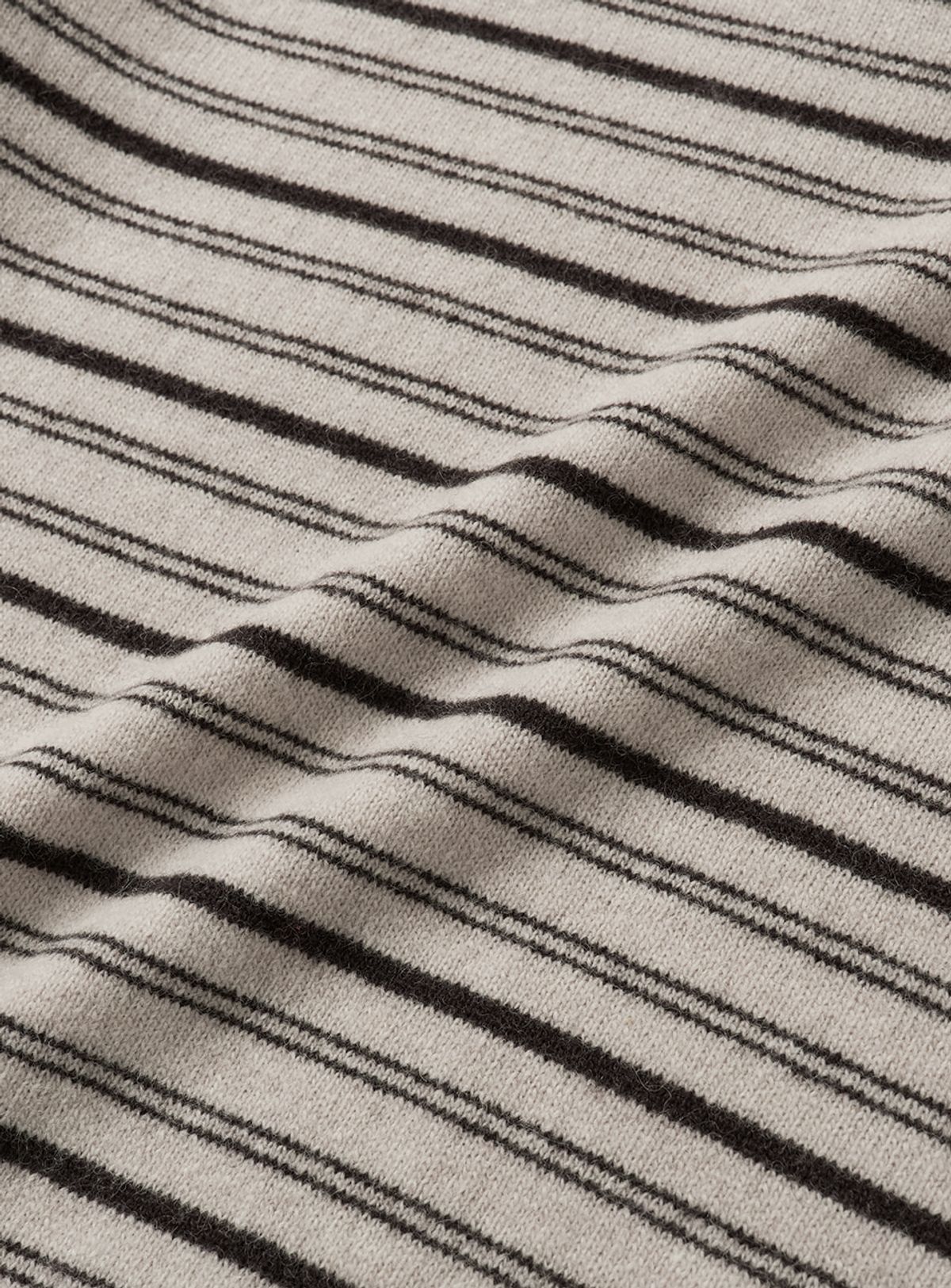 더바넷(THEBARNNET) Larry Stripe Henley Knit Top_Beige