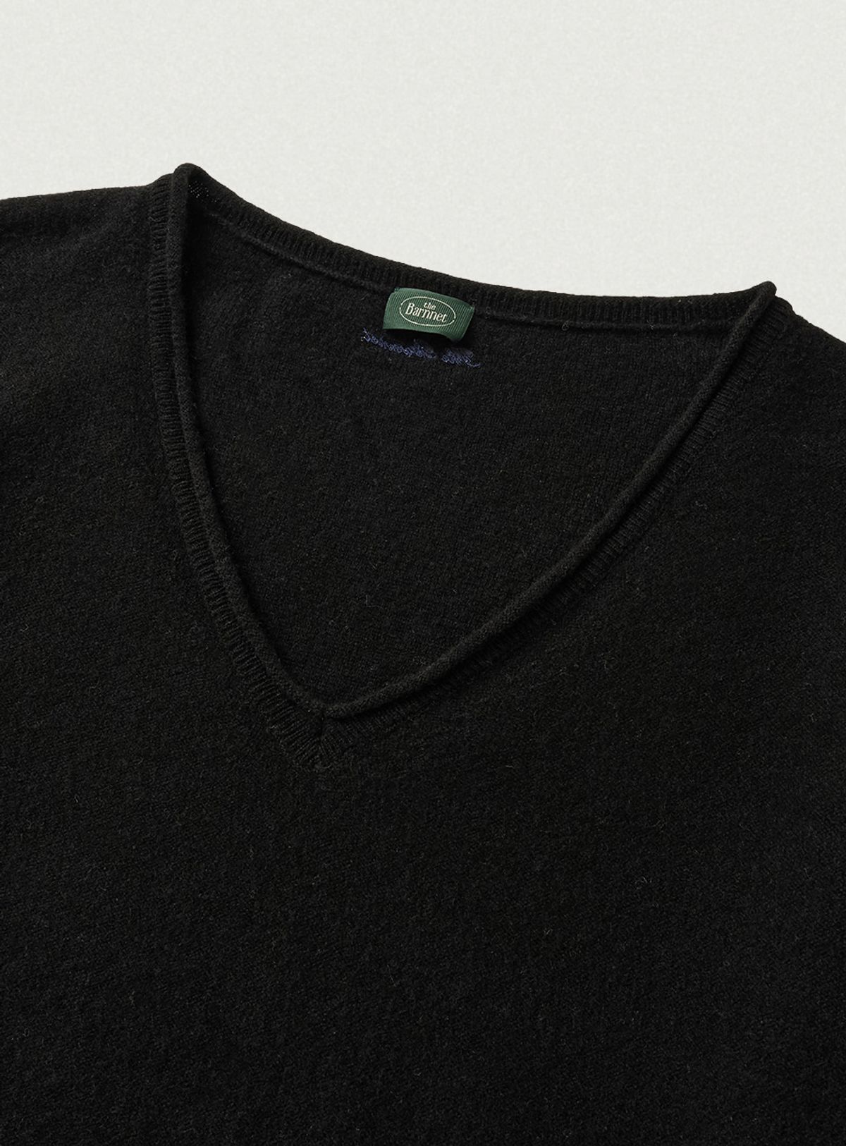 더바넷(THEBARNNET) Mild Deep V-neck Cashmere Knit_Black