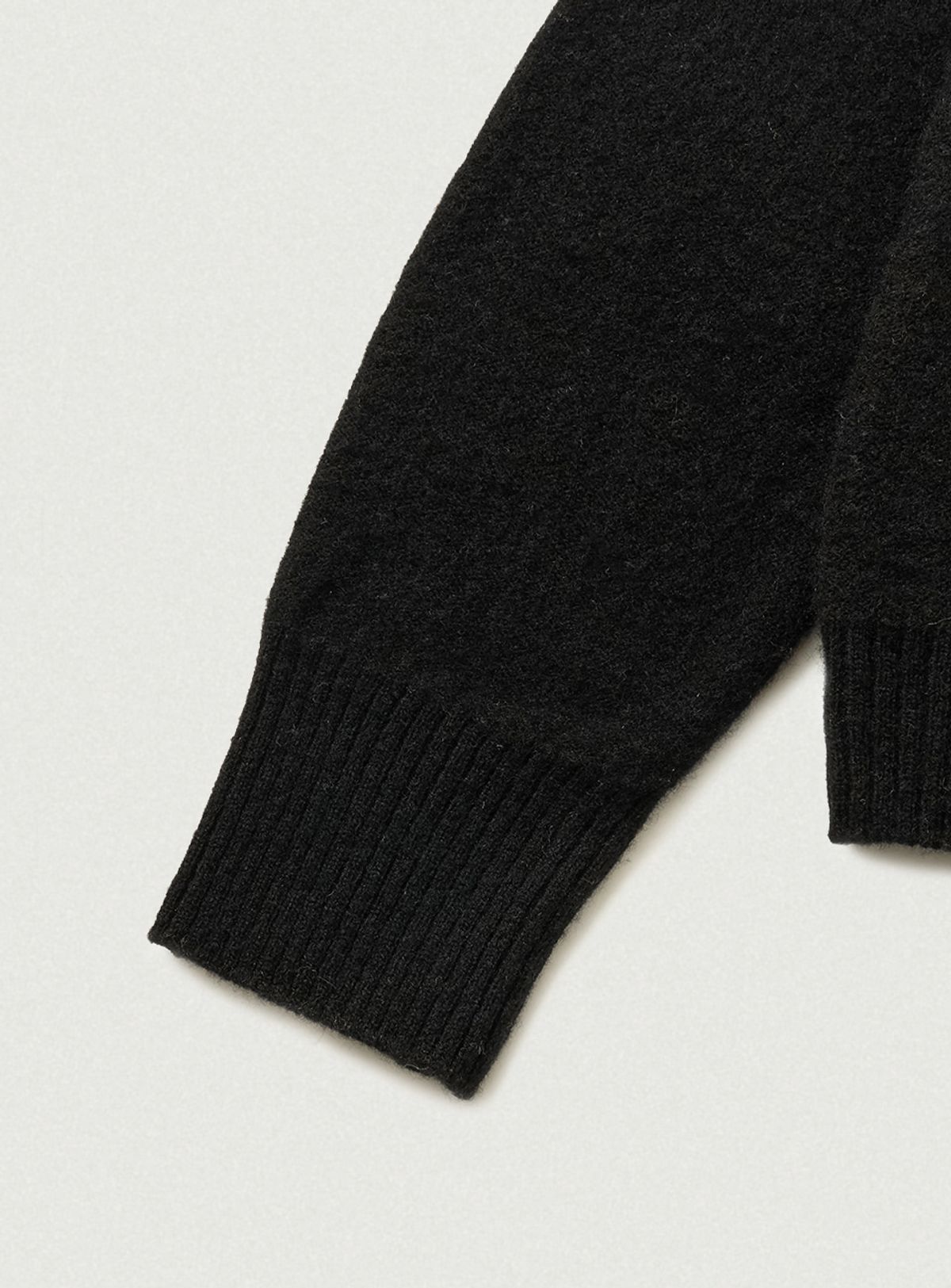 더바넷(THEBARNNET) Mild Deep V-neck Cashmere Knit_Black