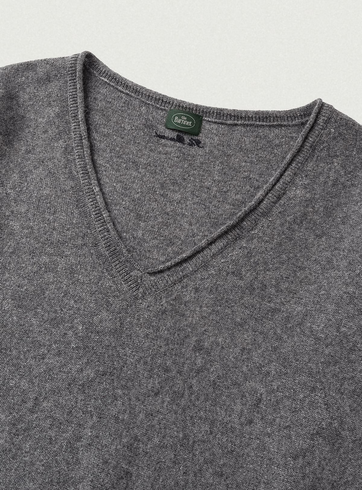더바넷(THEBARNNET) Mild Deep V-neck Cashmere Knit_Charcoal