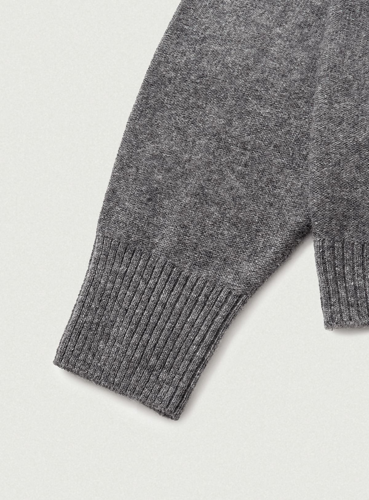 더바넷(THEBARNNET) Mild Deep V-neck Cashmere Knit_Charcoal