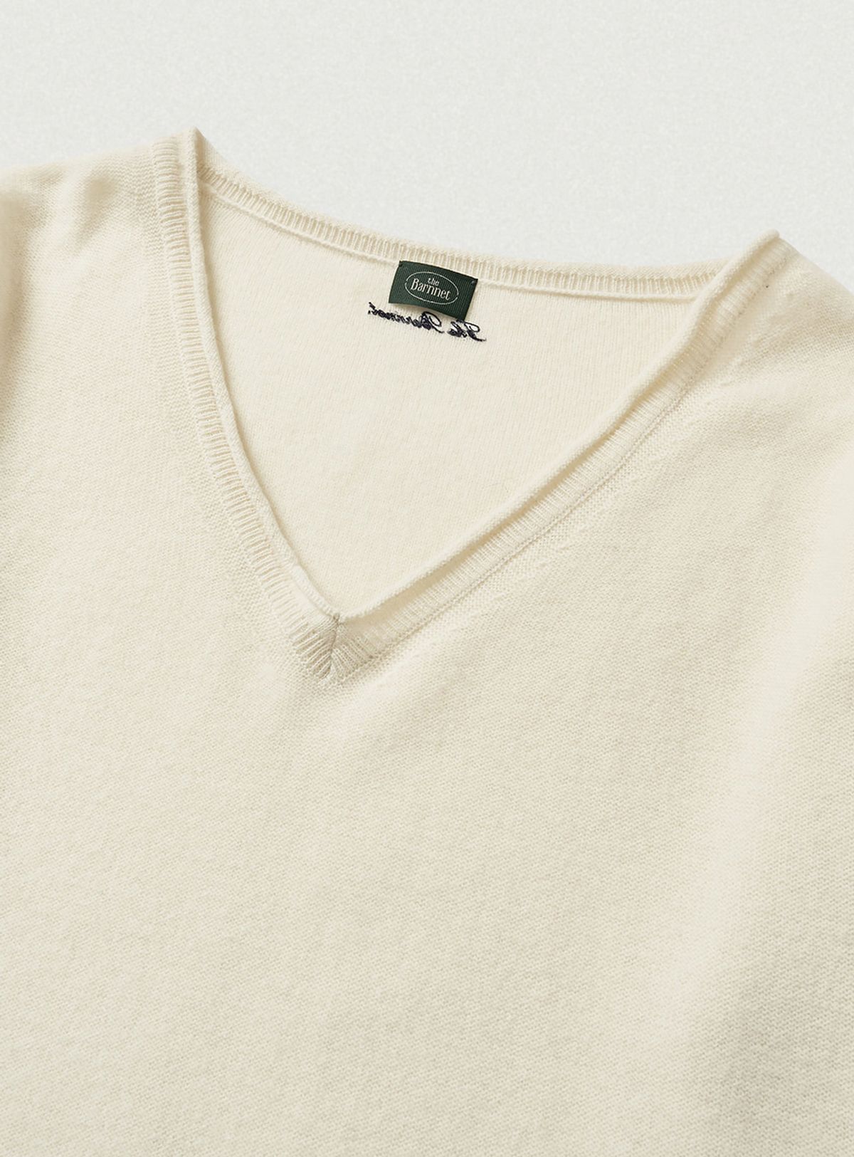 더바넷(THEBARNNET) Mild Deep V-neck Cashmere Knit_Ivory