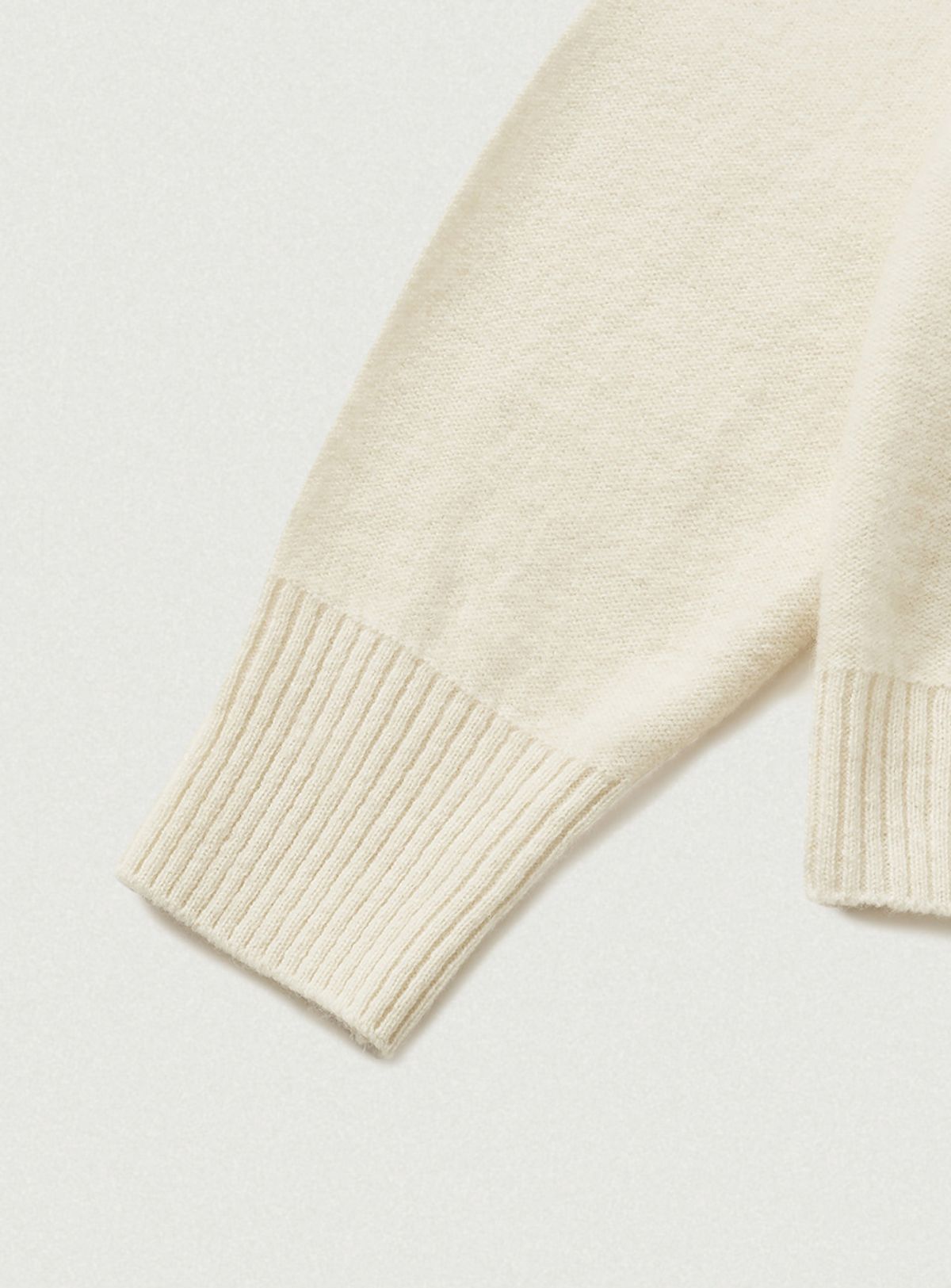 더바넷(THEBARNNET) Mild Deep V-neck Cashmere Knit_Ivory