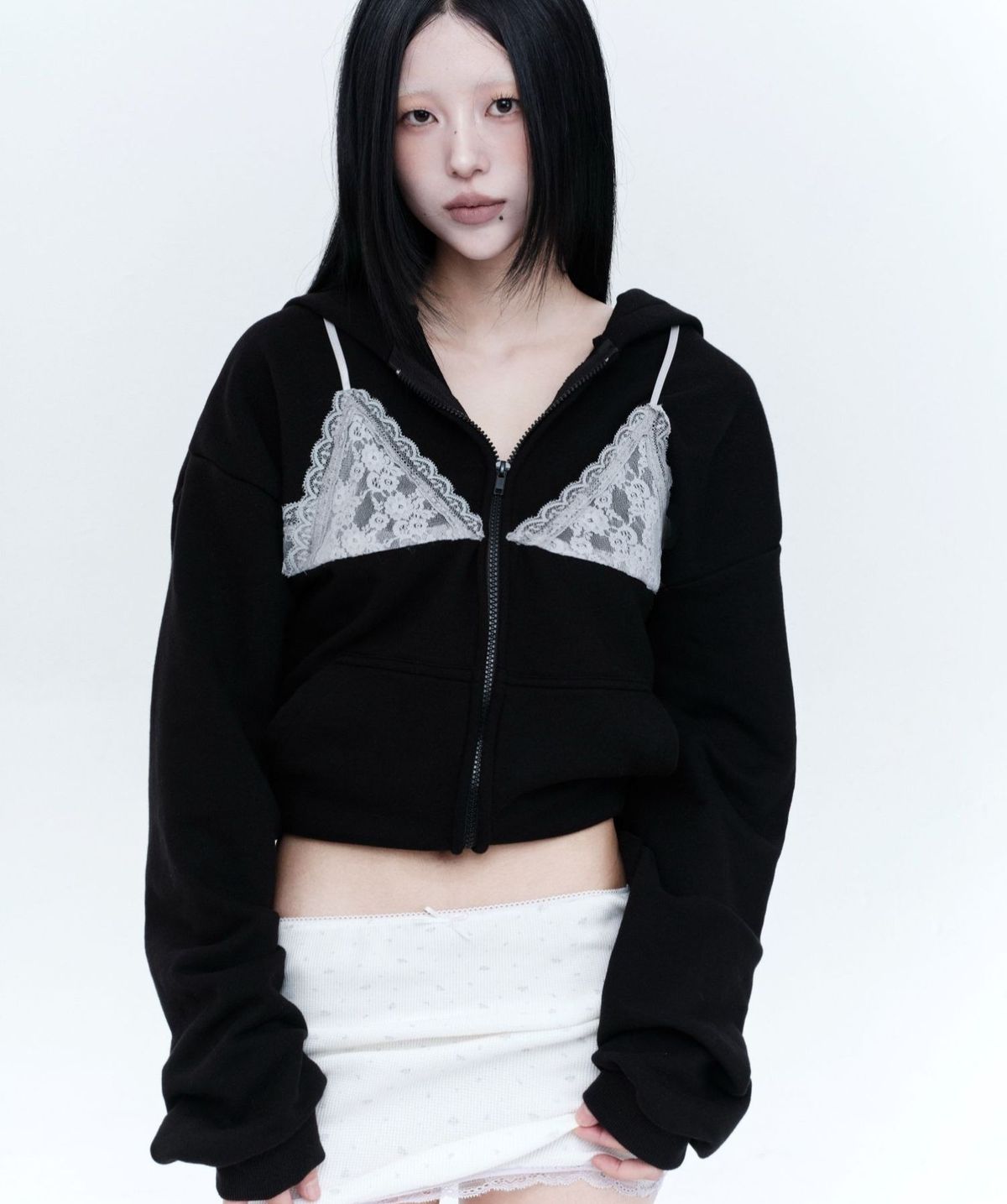 엠엘케이(MLK) 플라워 레이스 와플 셔링 미니 스커트 (WHITE)