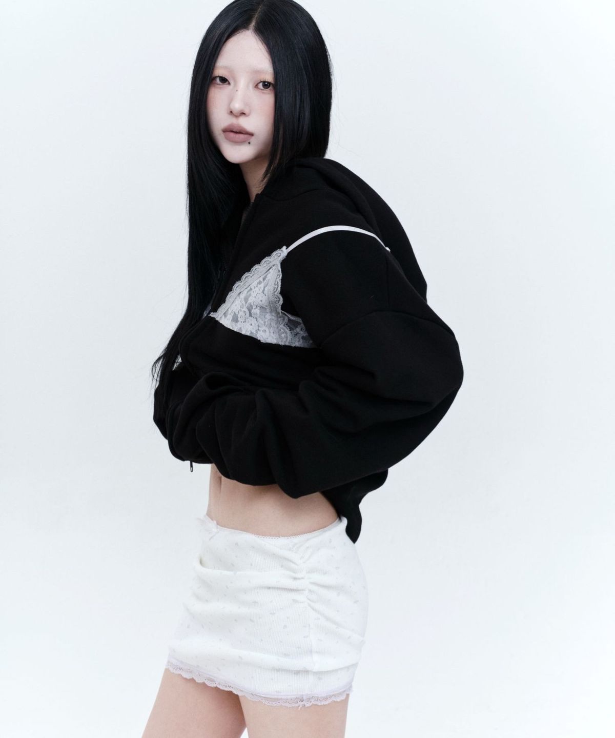 엠엘케이(MLK) 플라워 레이스 와플 셔링 미니 스커트 (WHITE)