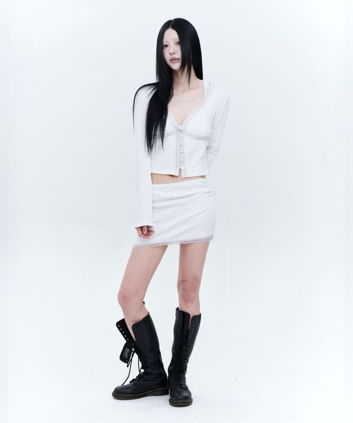 엠엘케이(MLK) 플라워 레이스 와플 셔링 미니 스커트 (WHITE)