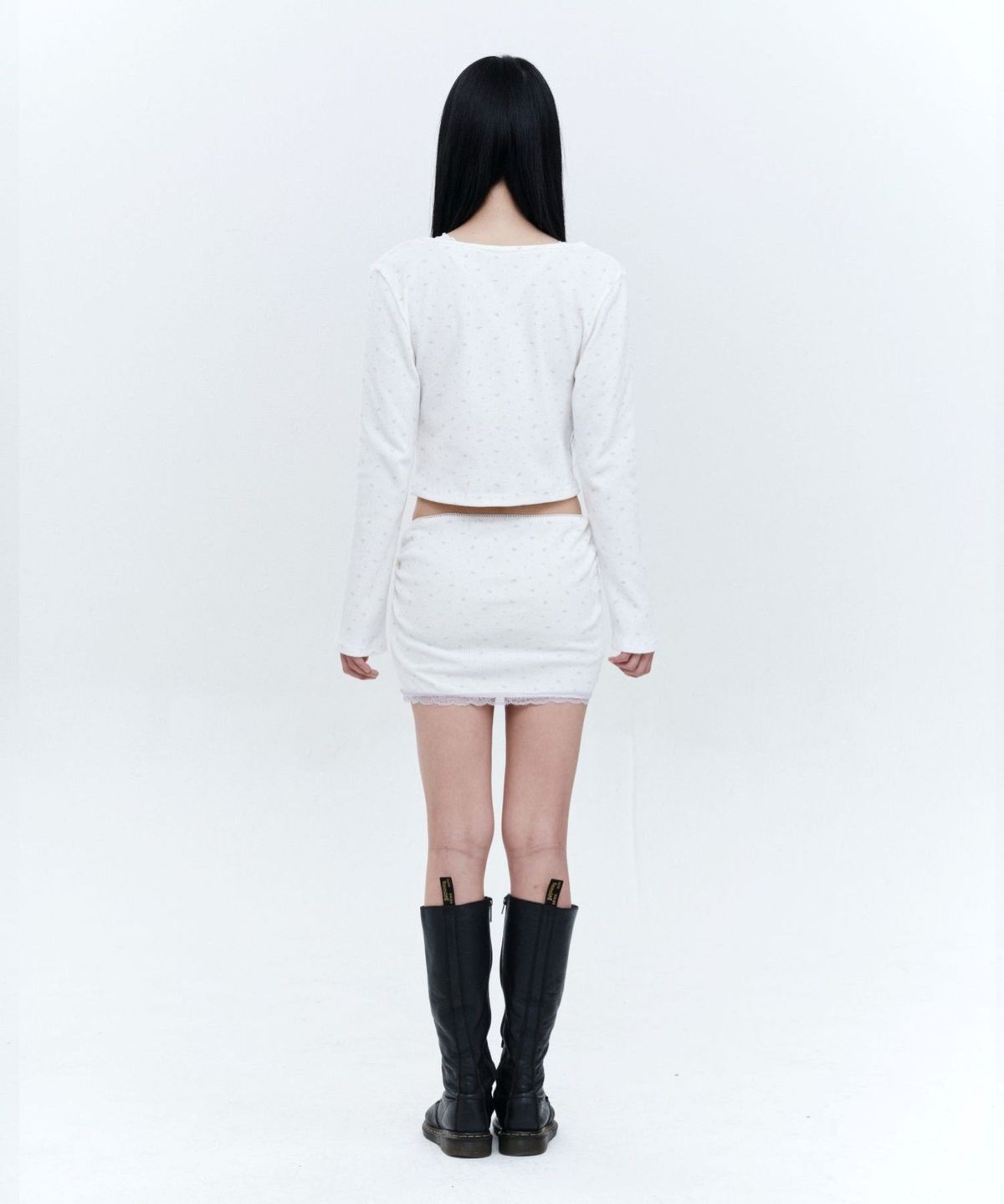 엠엘케이(MLK) 플라워 레이스 와플 셔링 미니 스커트 (WHITE)