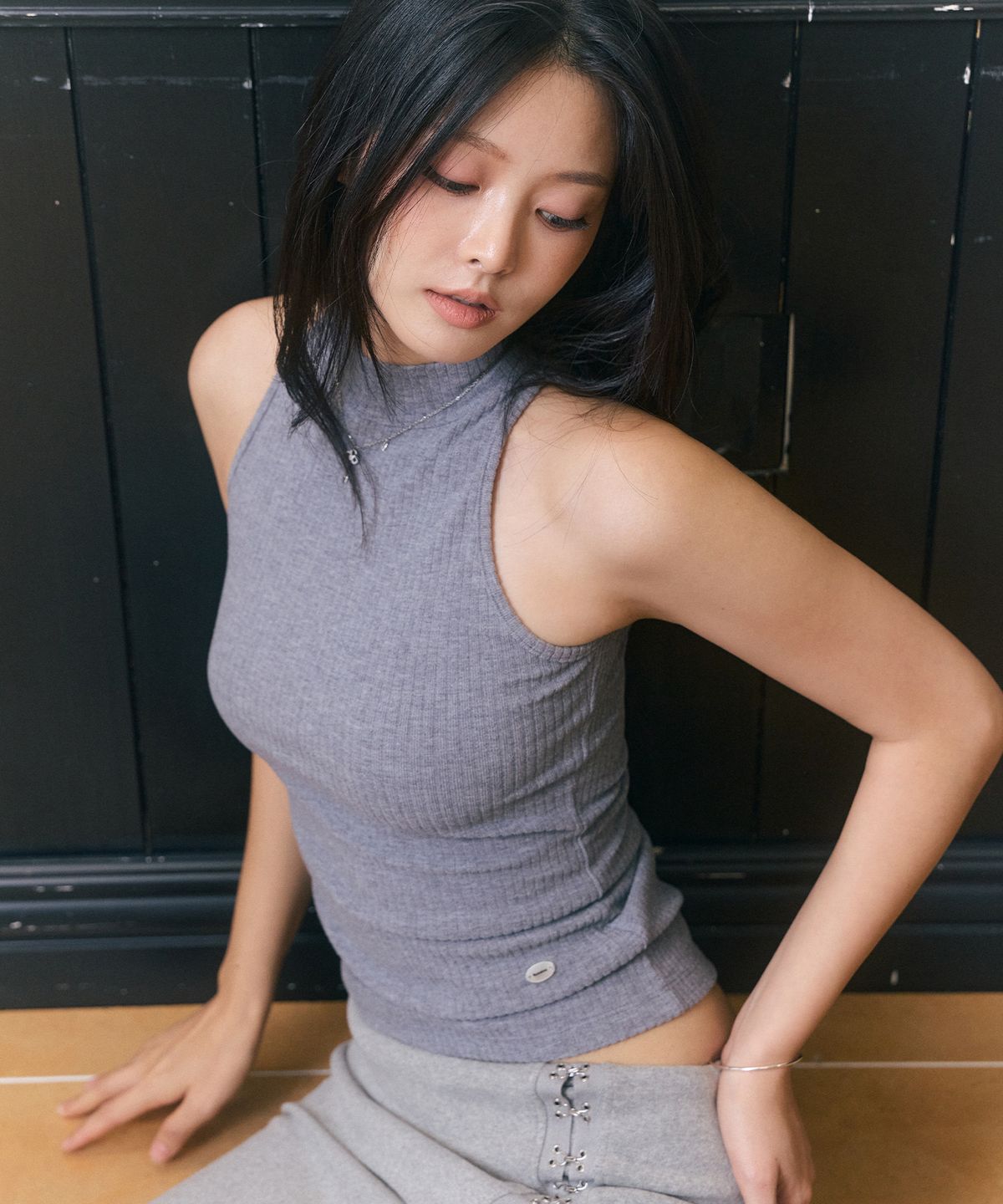 로잔느(ROSEANNE) Sculpt Mock-Neck Sleeveless Top (Blue Gray)