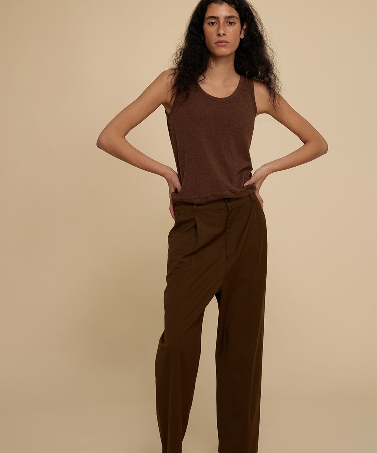 지지비샤(JIJIVISHA) MORISH SLACKS (BROWN)