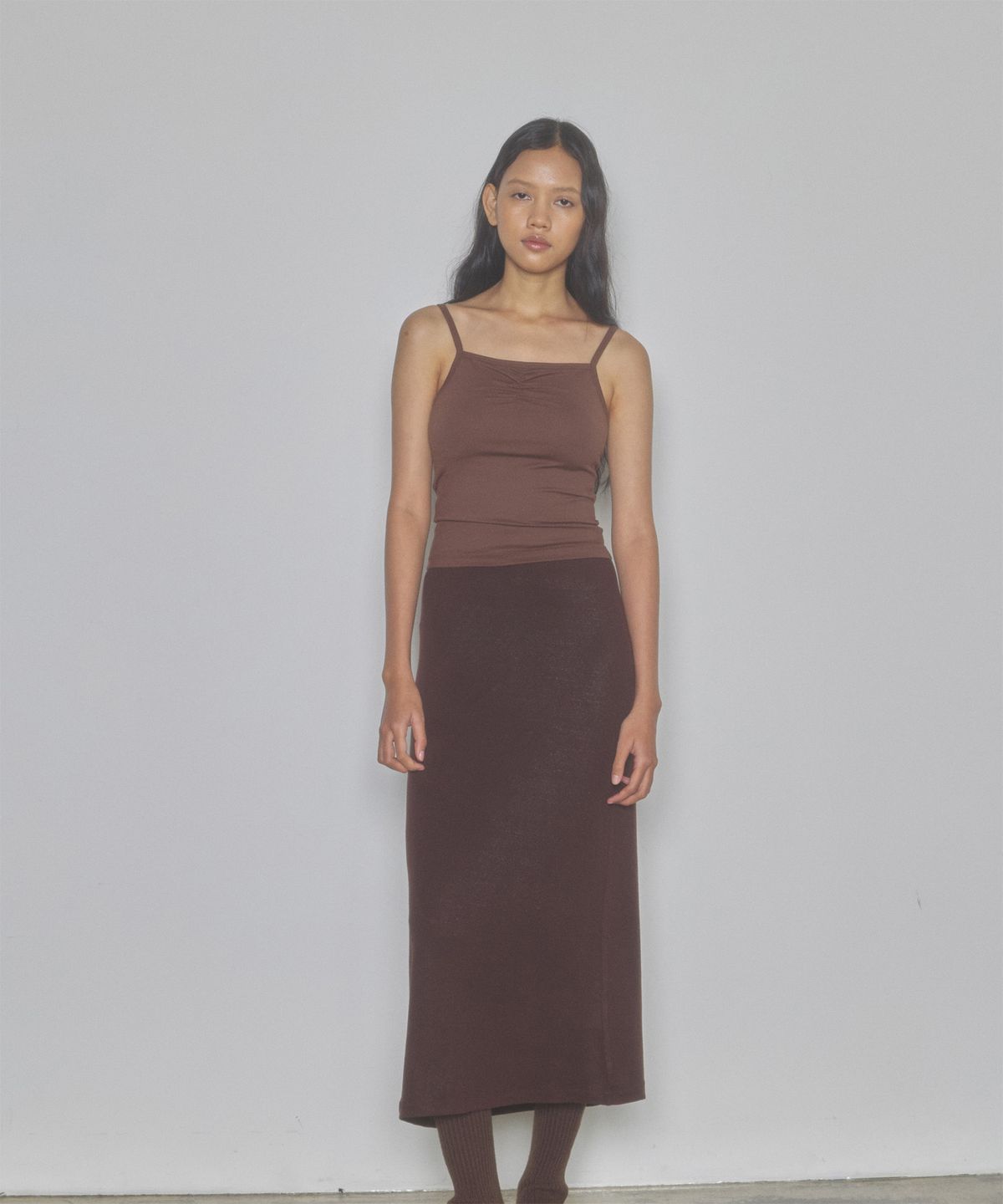 지지비샤(JIJIVISHA) SHIRRING SLEEVELESS (BROWN)