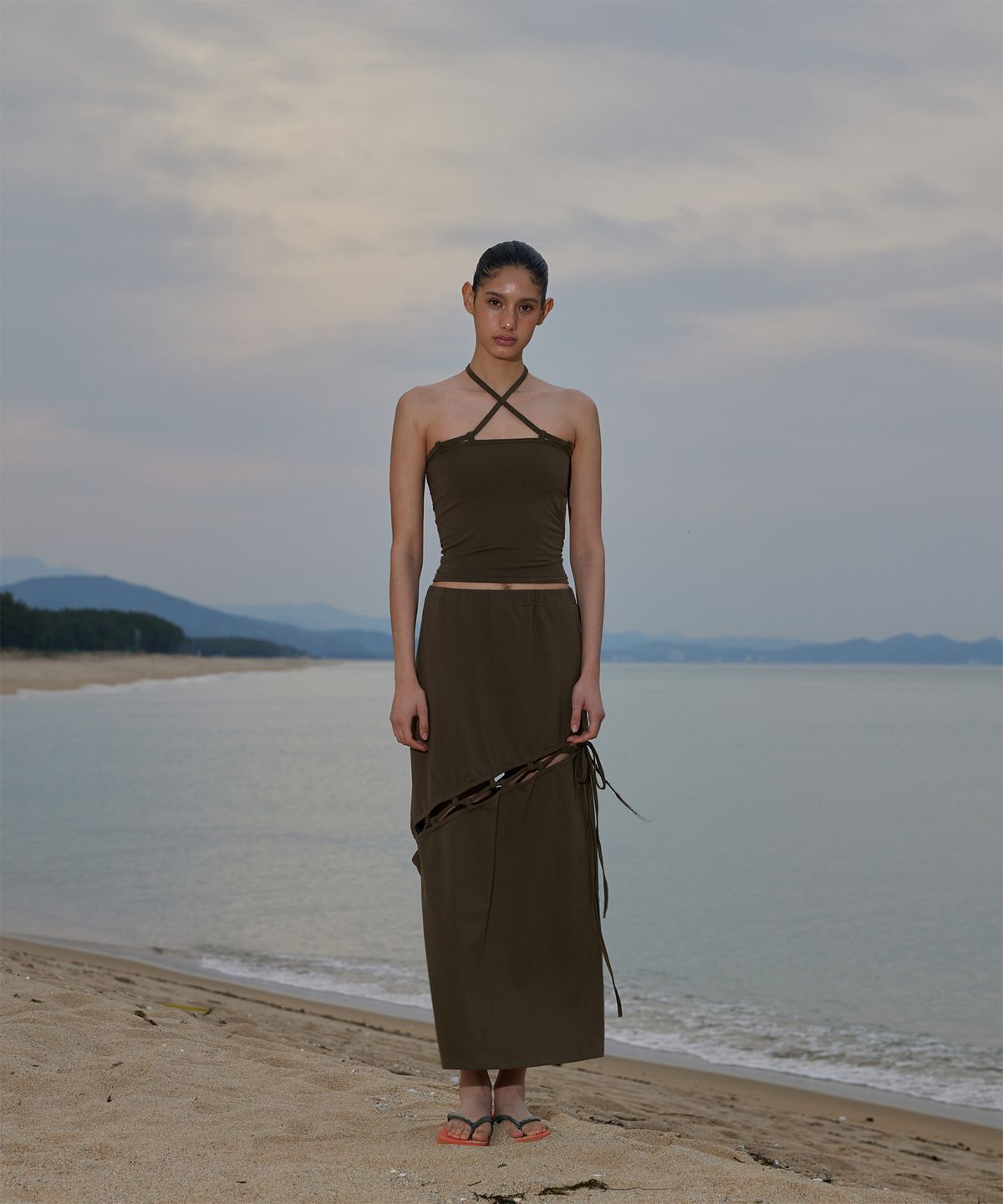 지지비샤(JIJIVISHA) CONNECT SLEEVELESS (KHAKI)