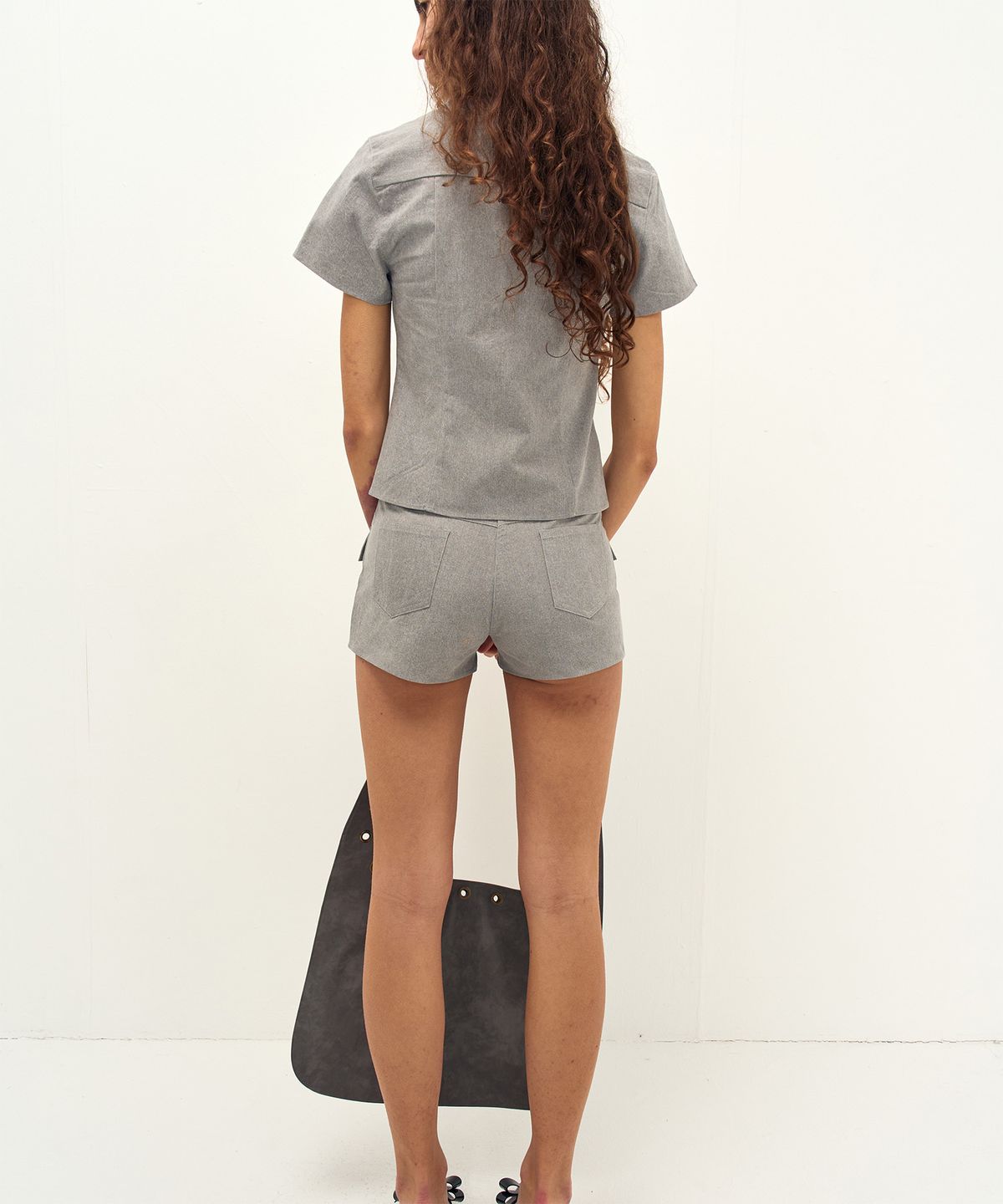 지지비샤(JIJIVISHA) MOONLIT SHORTS (GRAY)